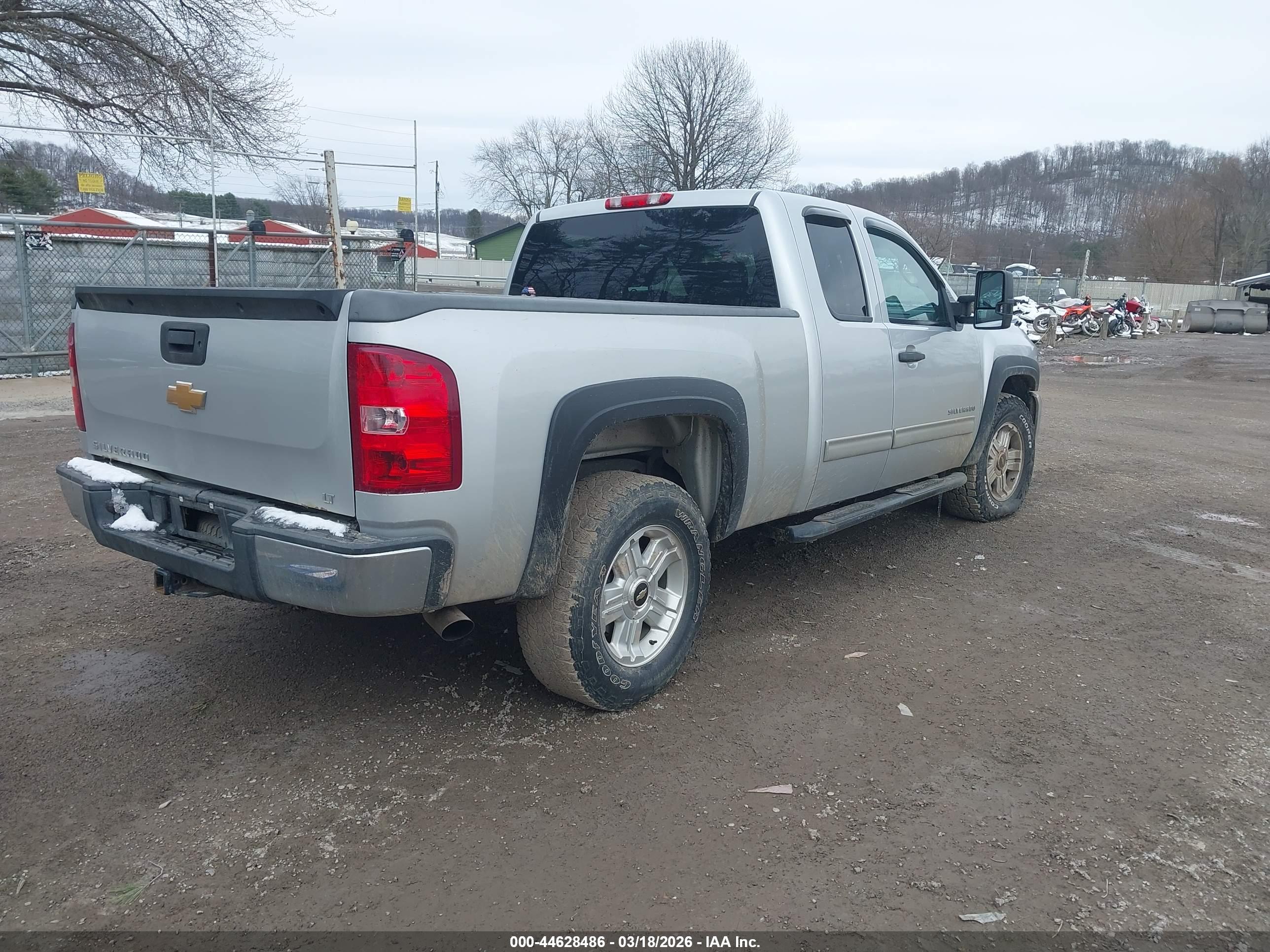 CHEVROLET SILVERADO image 4