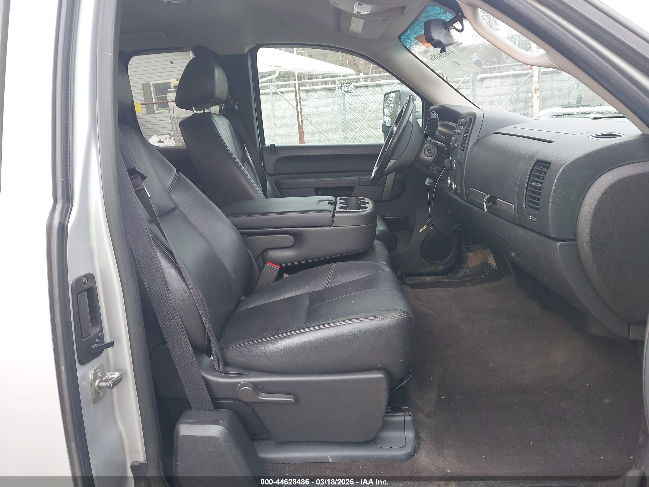 CHEVROLET SILVERADO image 5