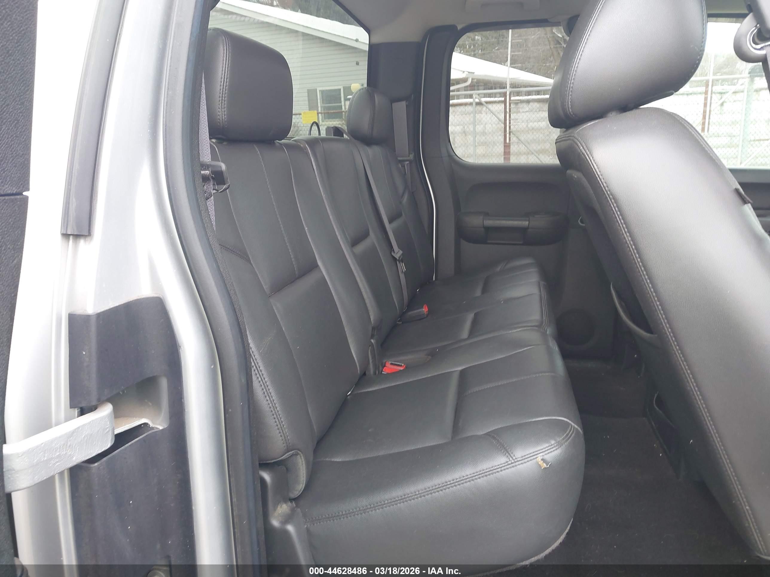 CHEVROLET SILVERADO image 8