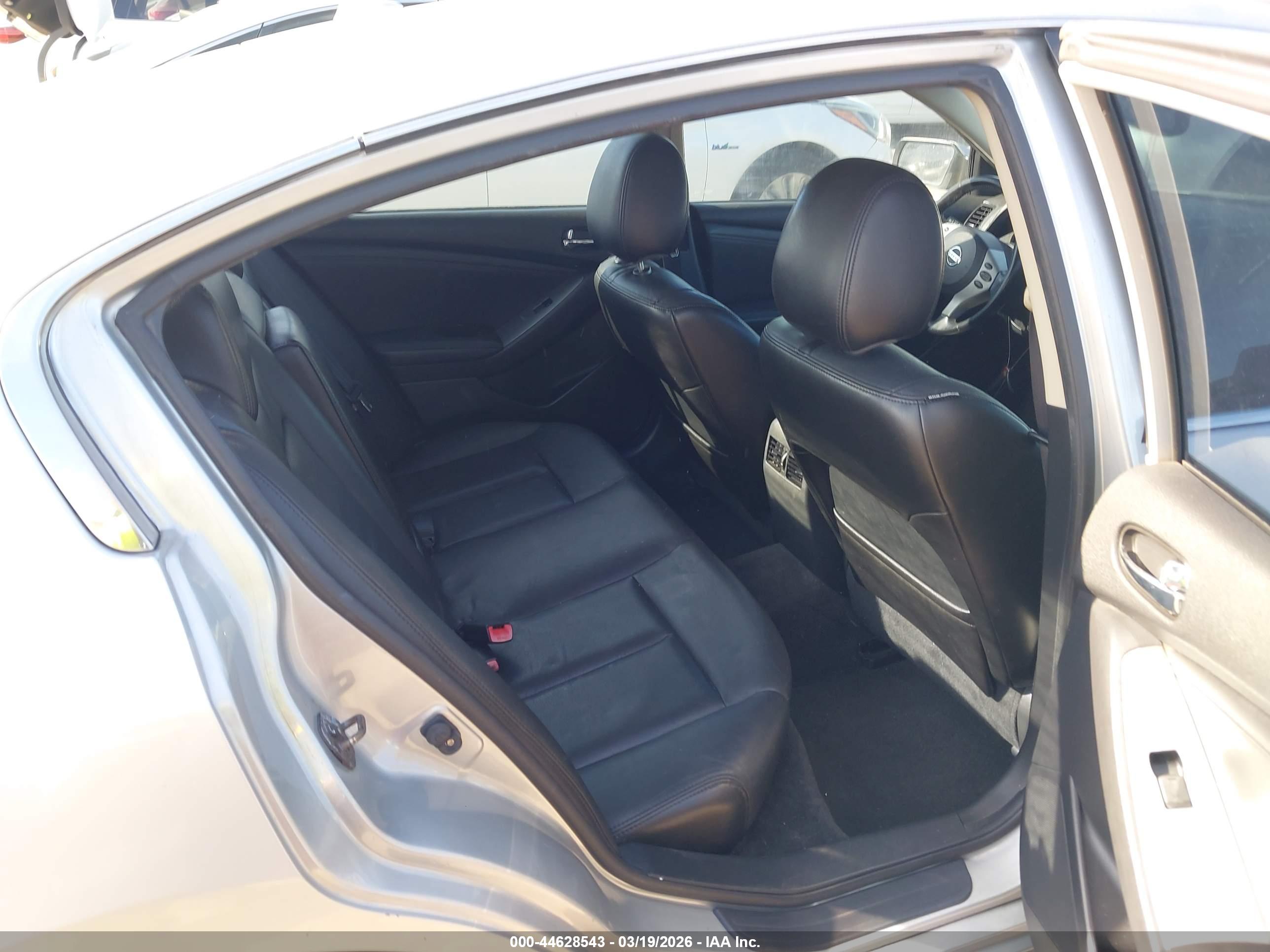 NISSAN ALTIMA image 8
