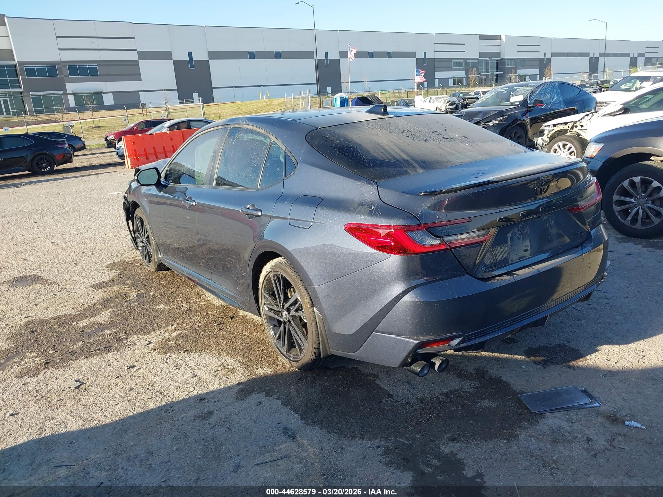 TOYOTA CAMRY image 3