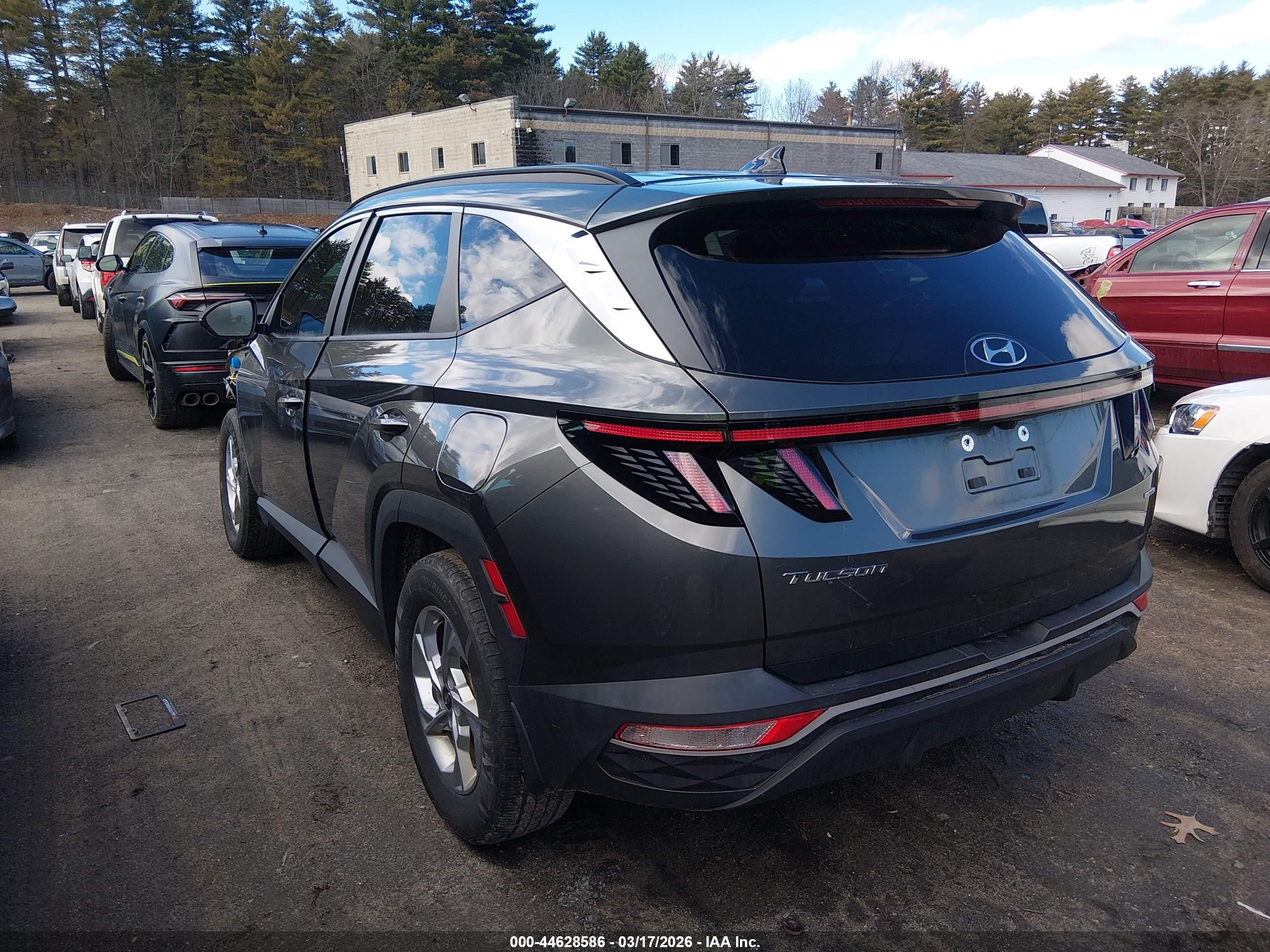 HYUNDAI TUCSON image 3