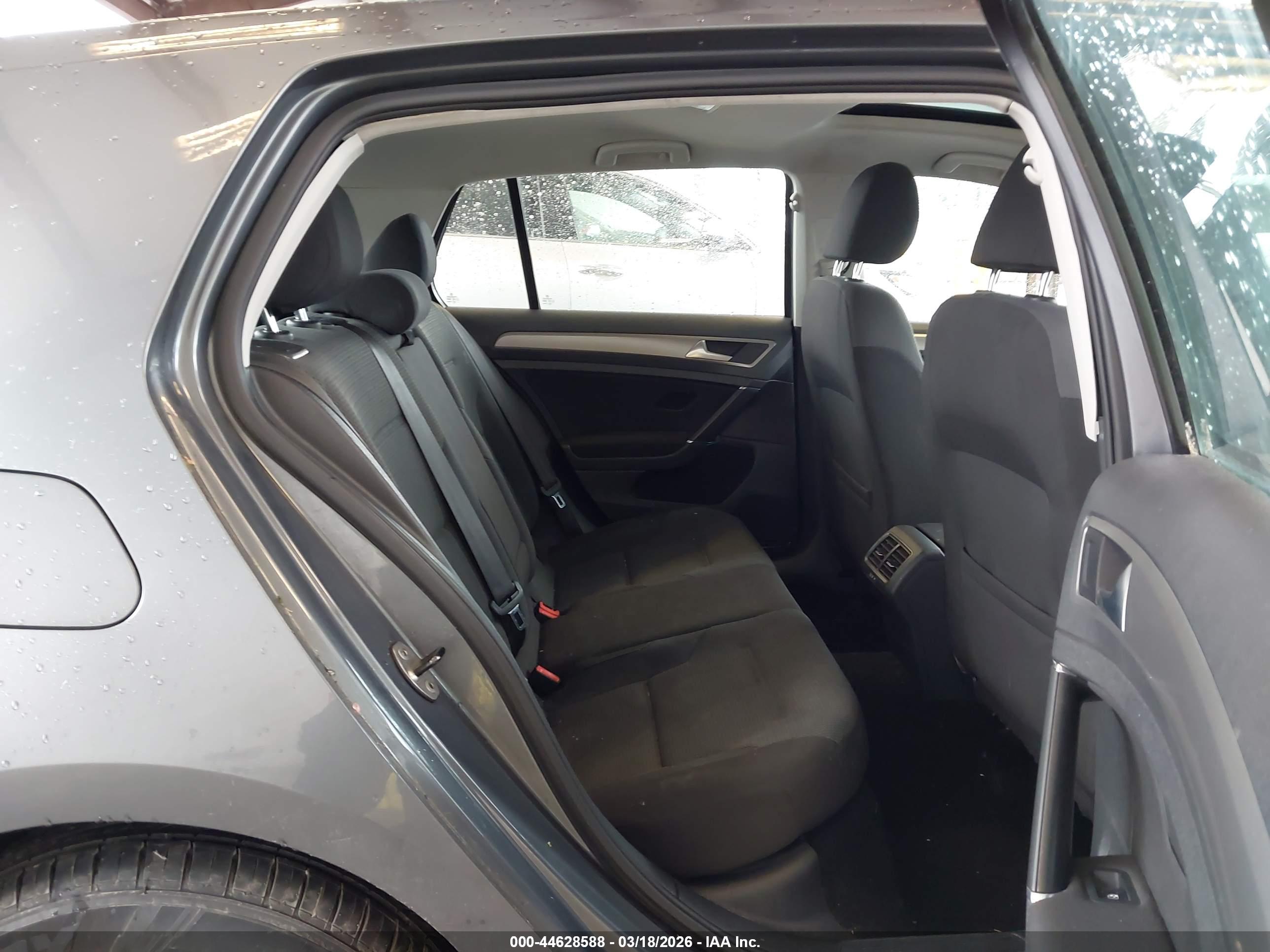 VOLKSWAGEN GOLF image 8