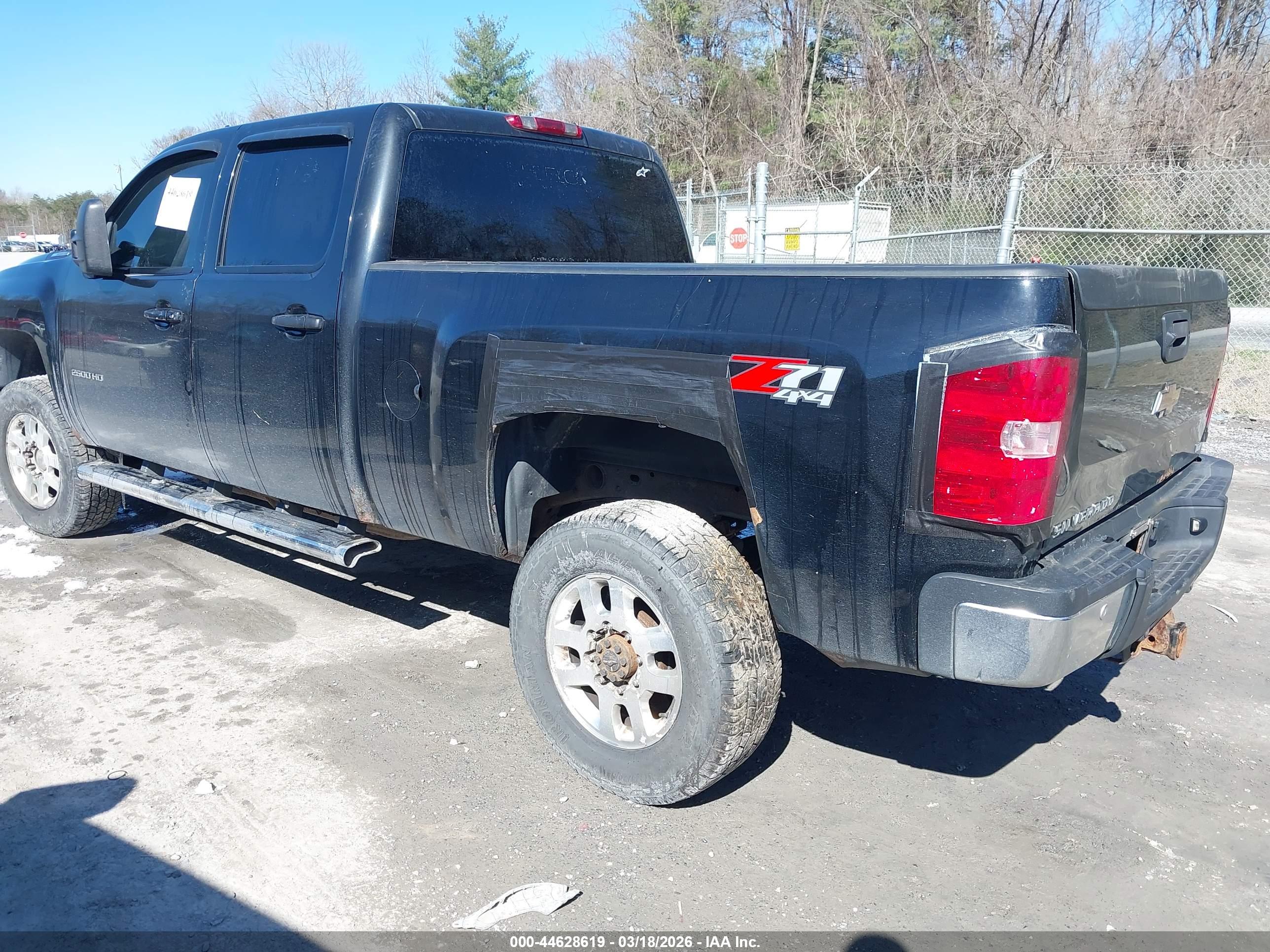 CHEVROLET SILVERADO image 3