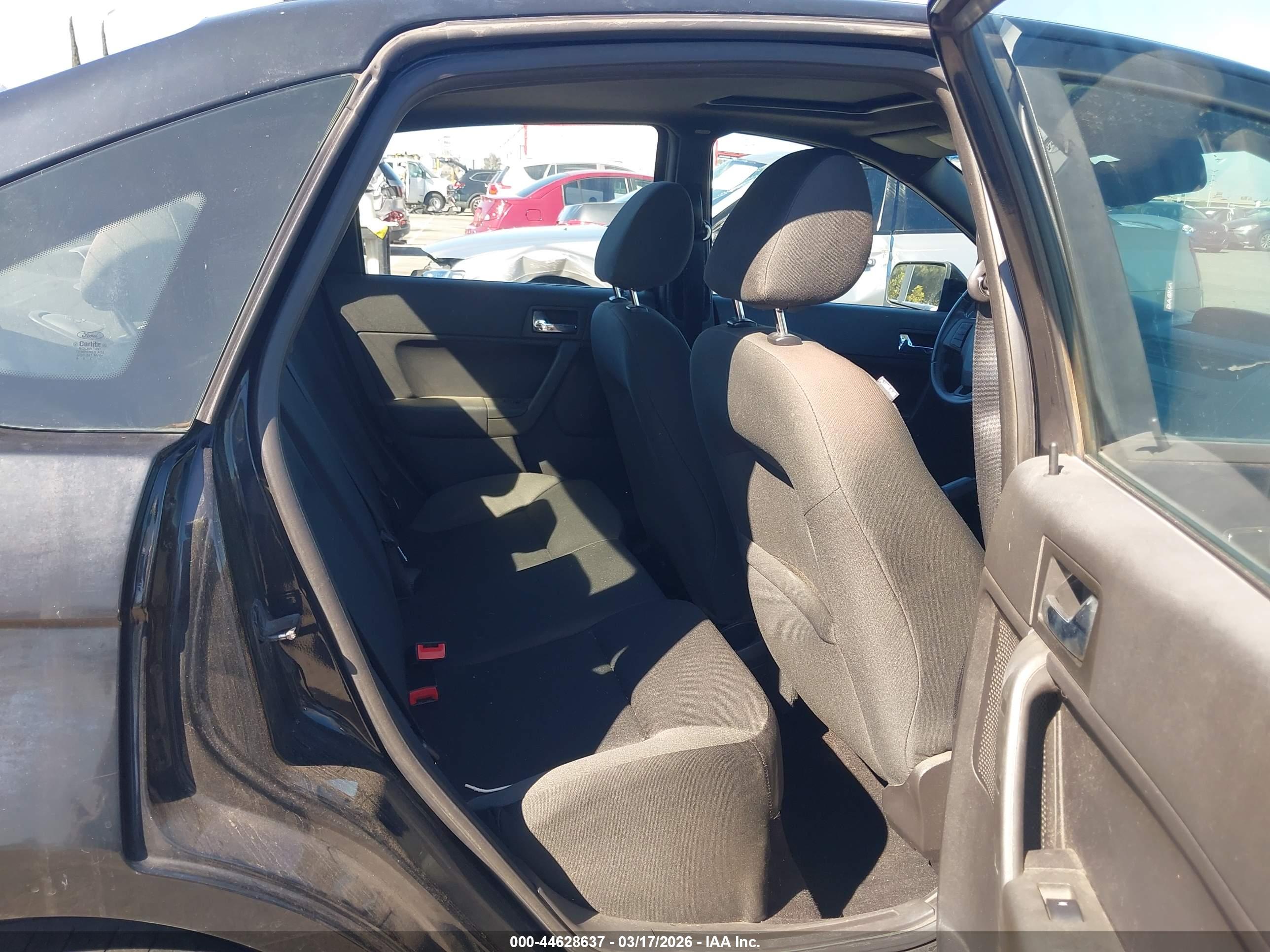 FORD FOCUS image 8