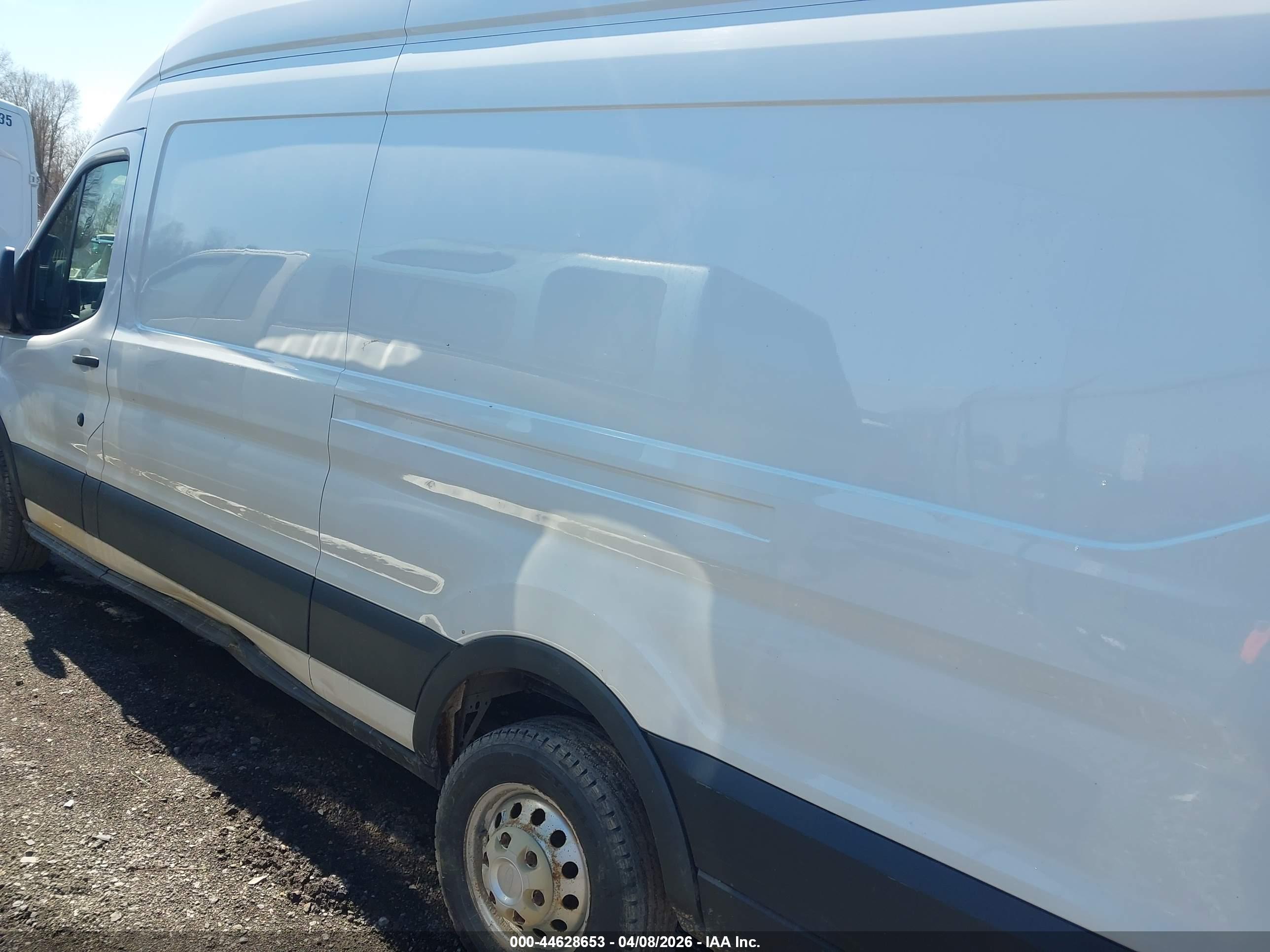 FORD TRANSIT-250 image 3