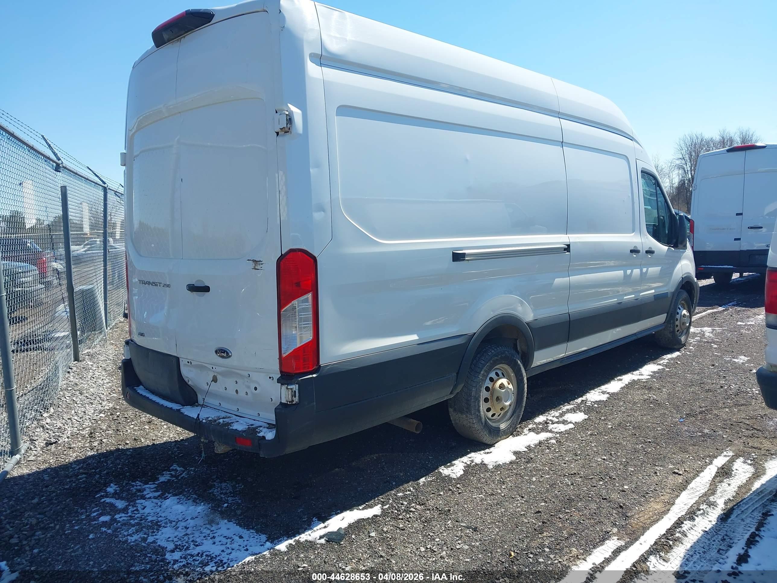 FORD TRANSIT-250 image 4