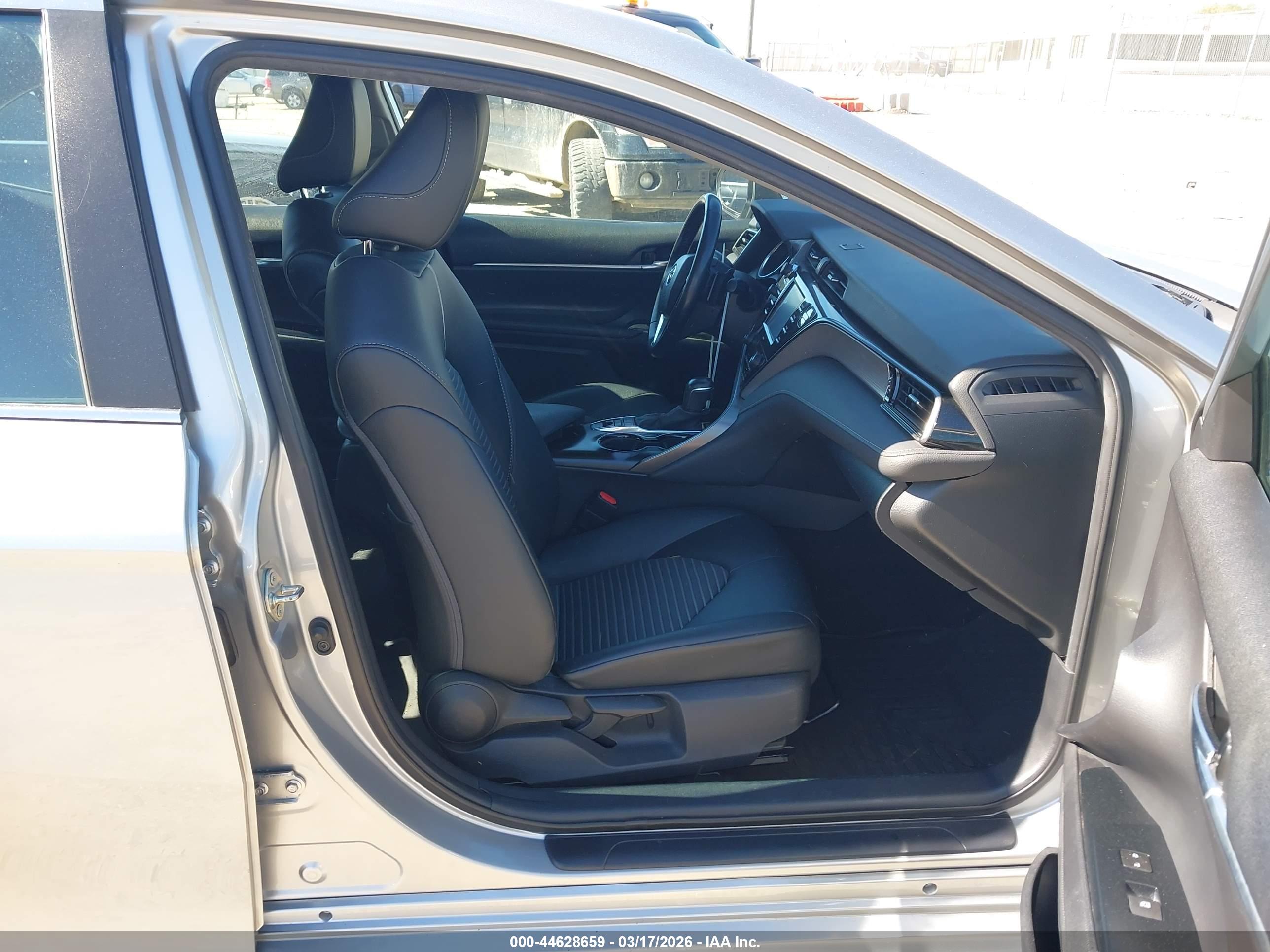 TOYOTA CAMRY image 5