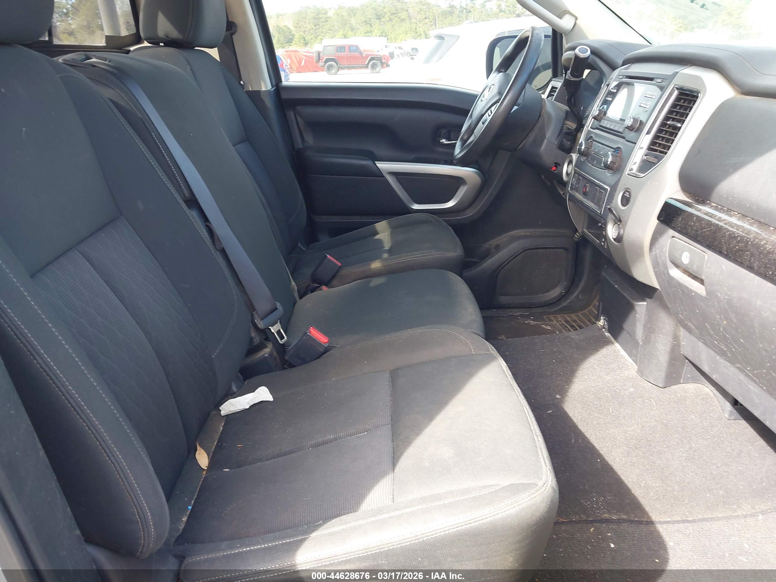 NISSAN TITAN image 5