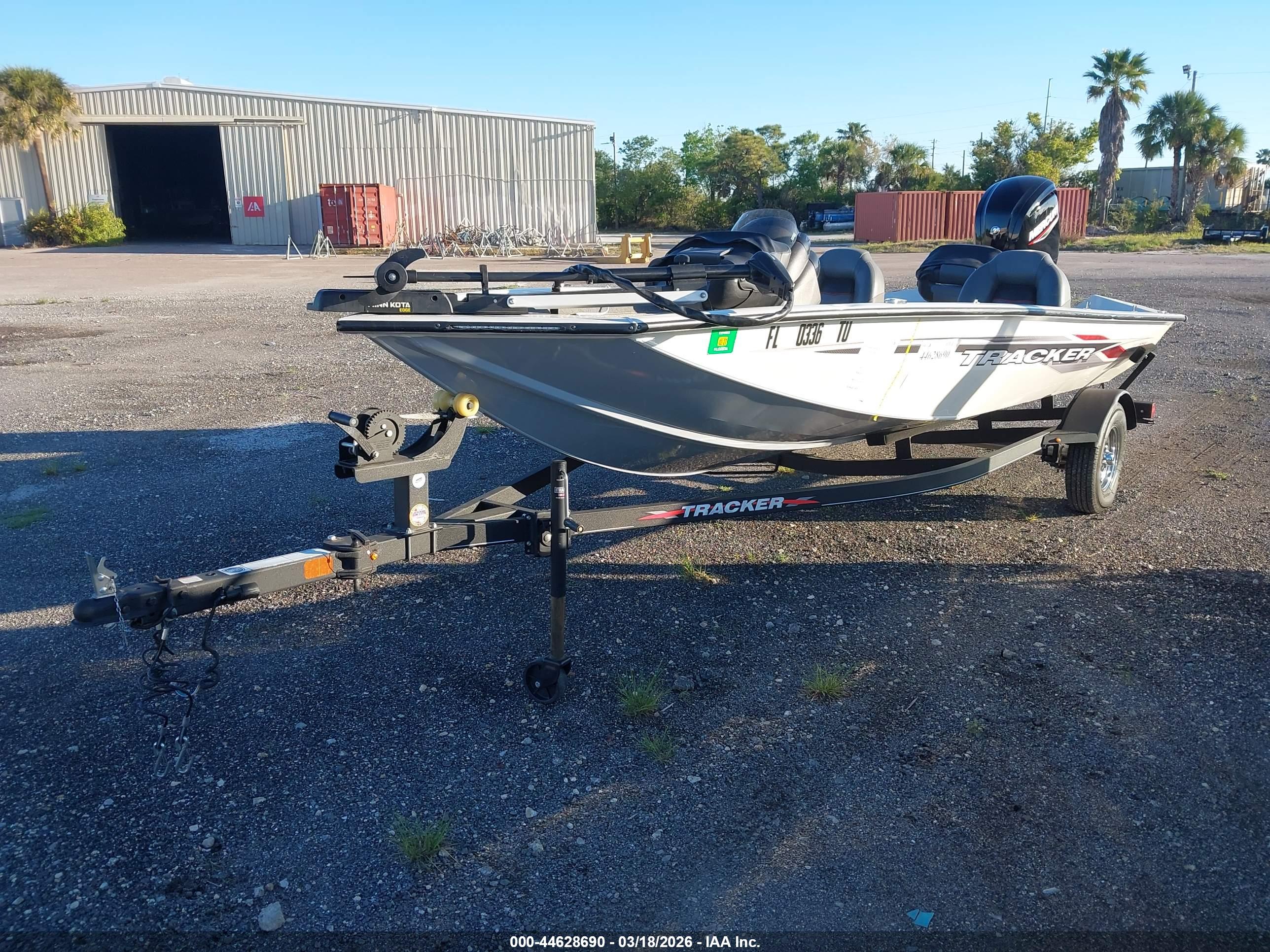 TRACKER MARINE image 2