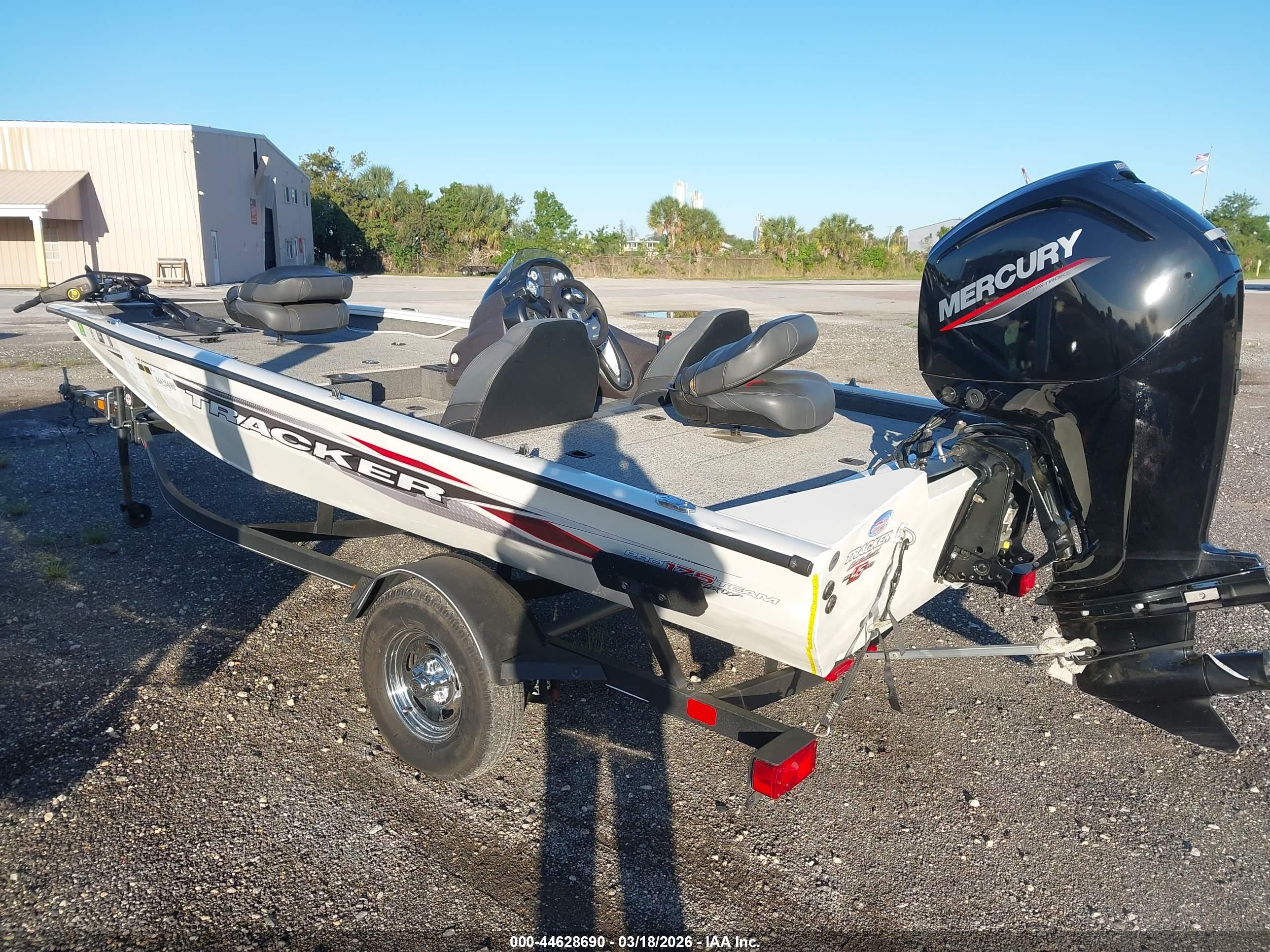 TRACKER MARINE image 3
