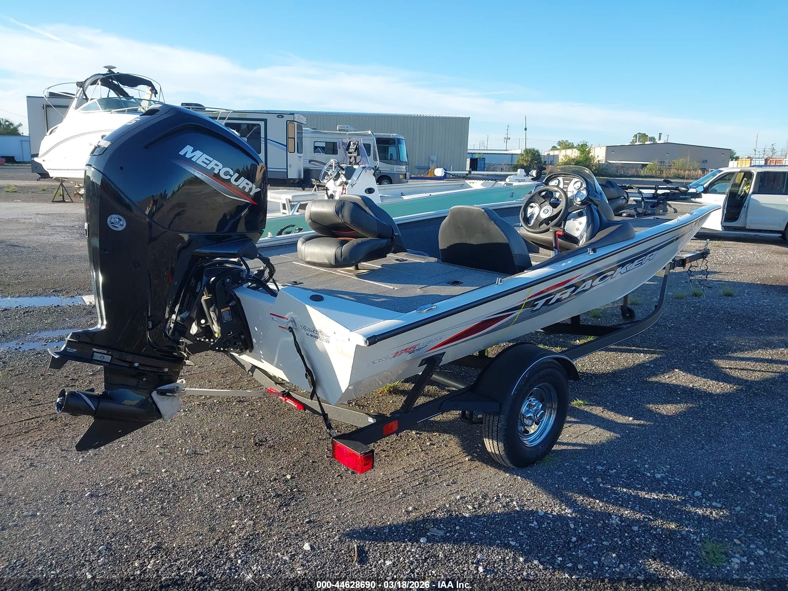 TRACKER MARINE image 4