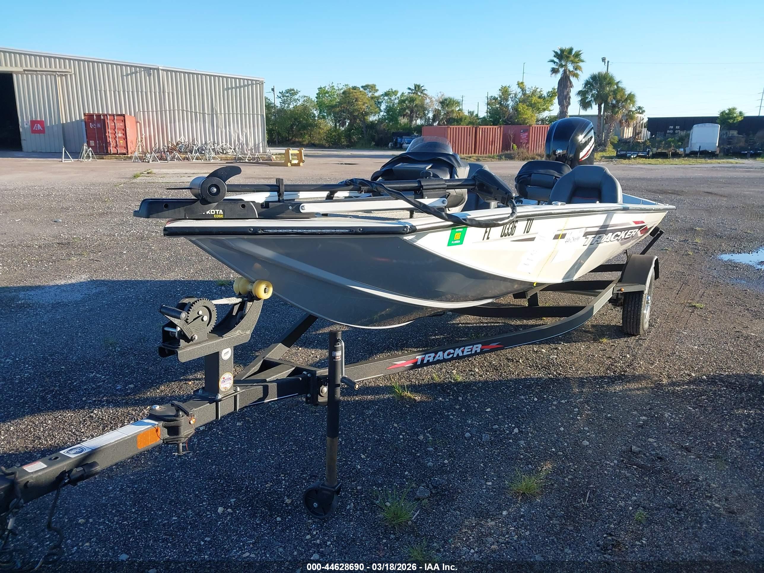 TRACKER MARINE image 6