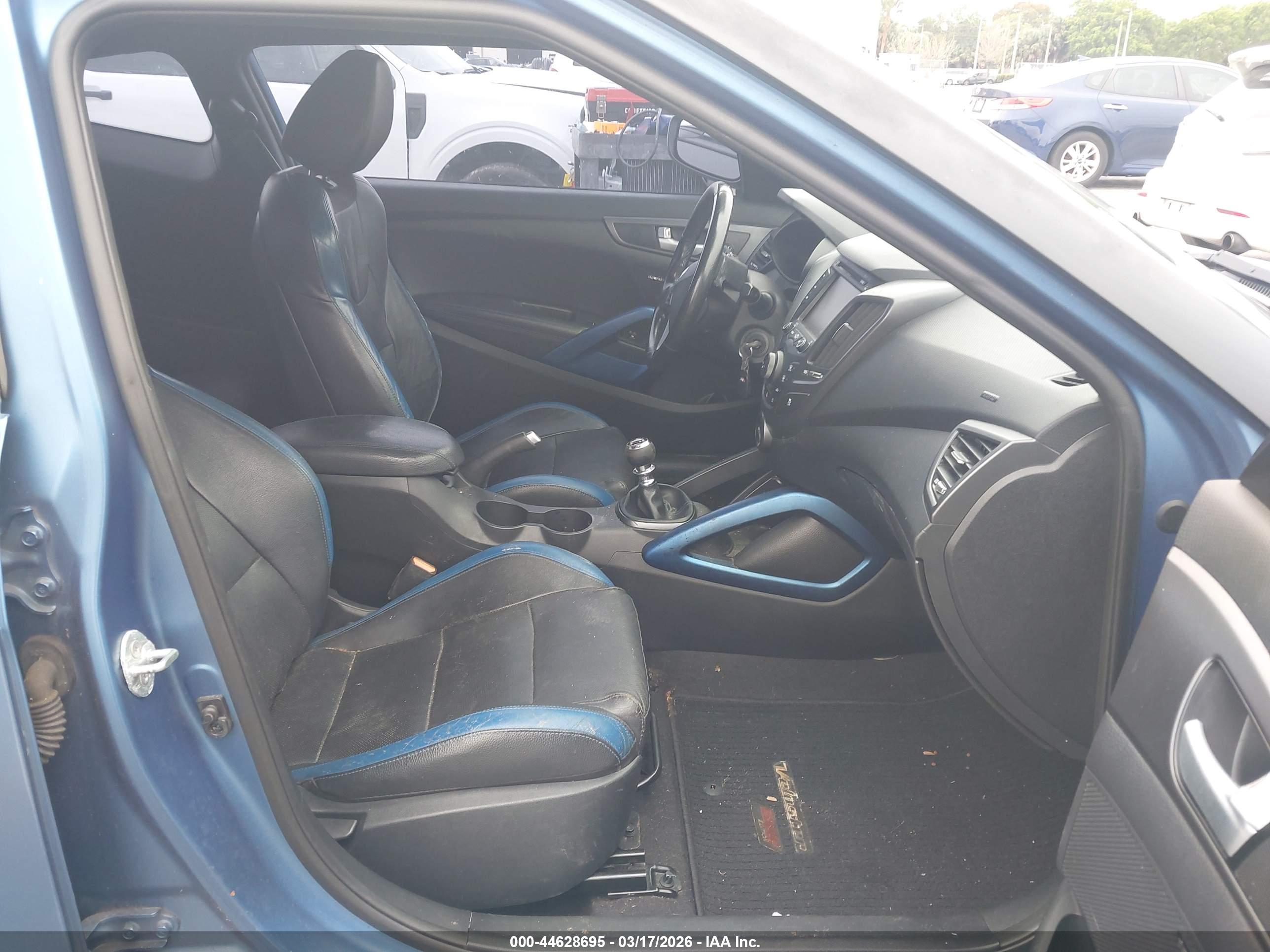 HYUNDAI VELOSTER image 5