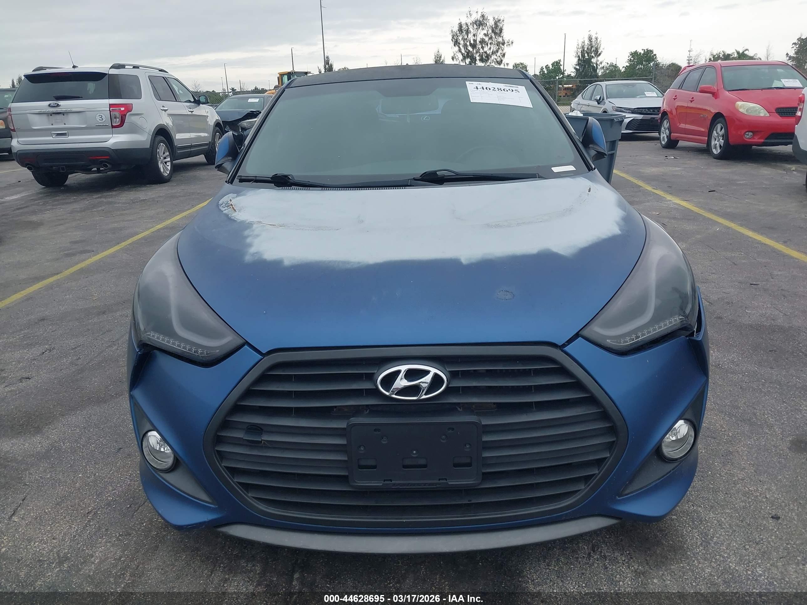 HYUNDAI VELOSTER image 6