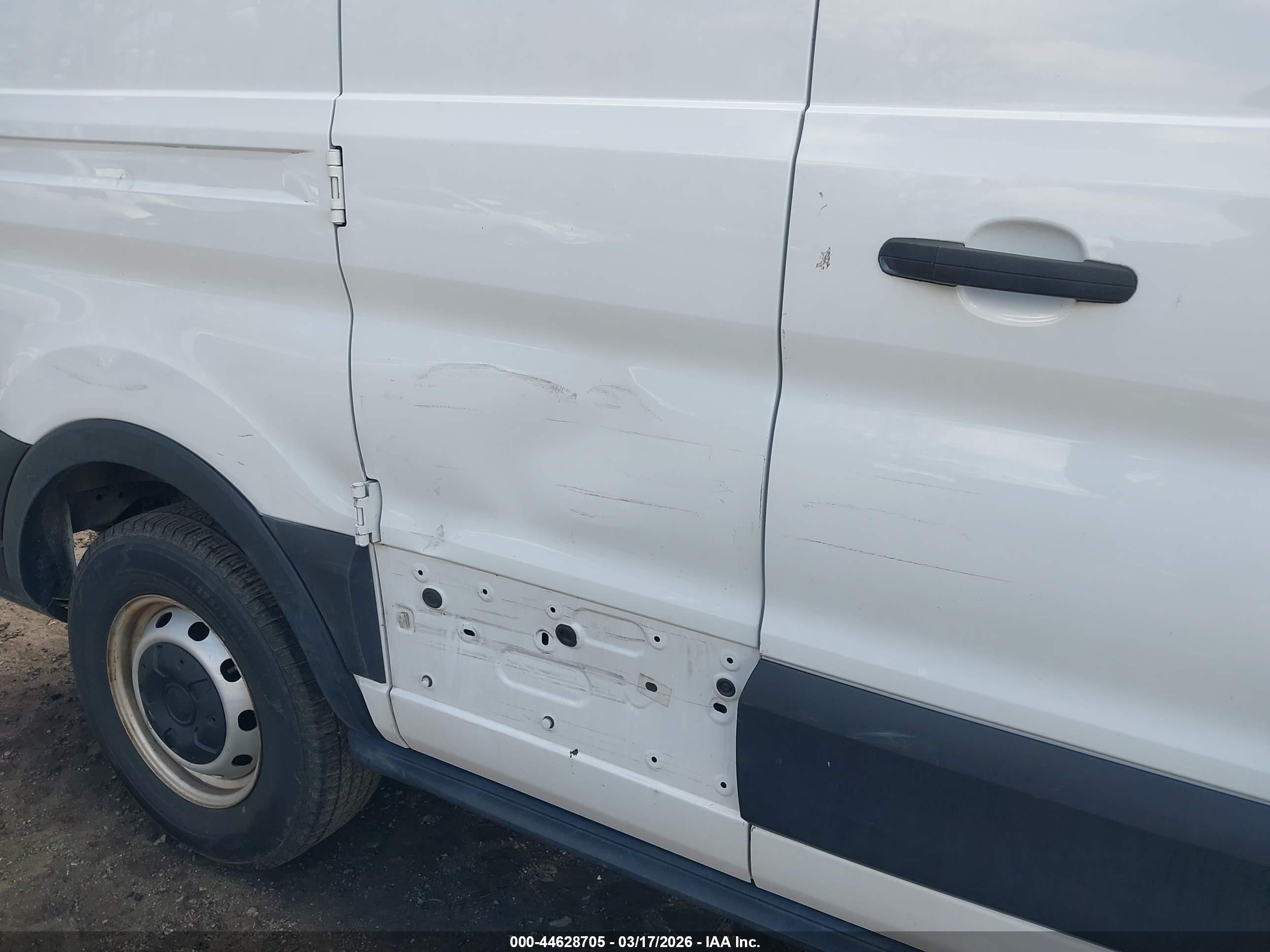 FORD TRANSIT-150 image 6