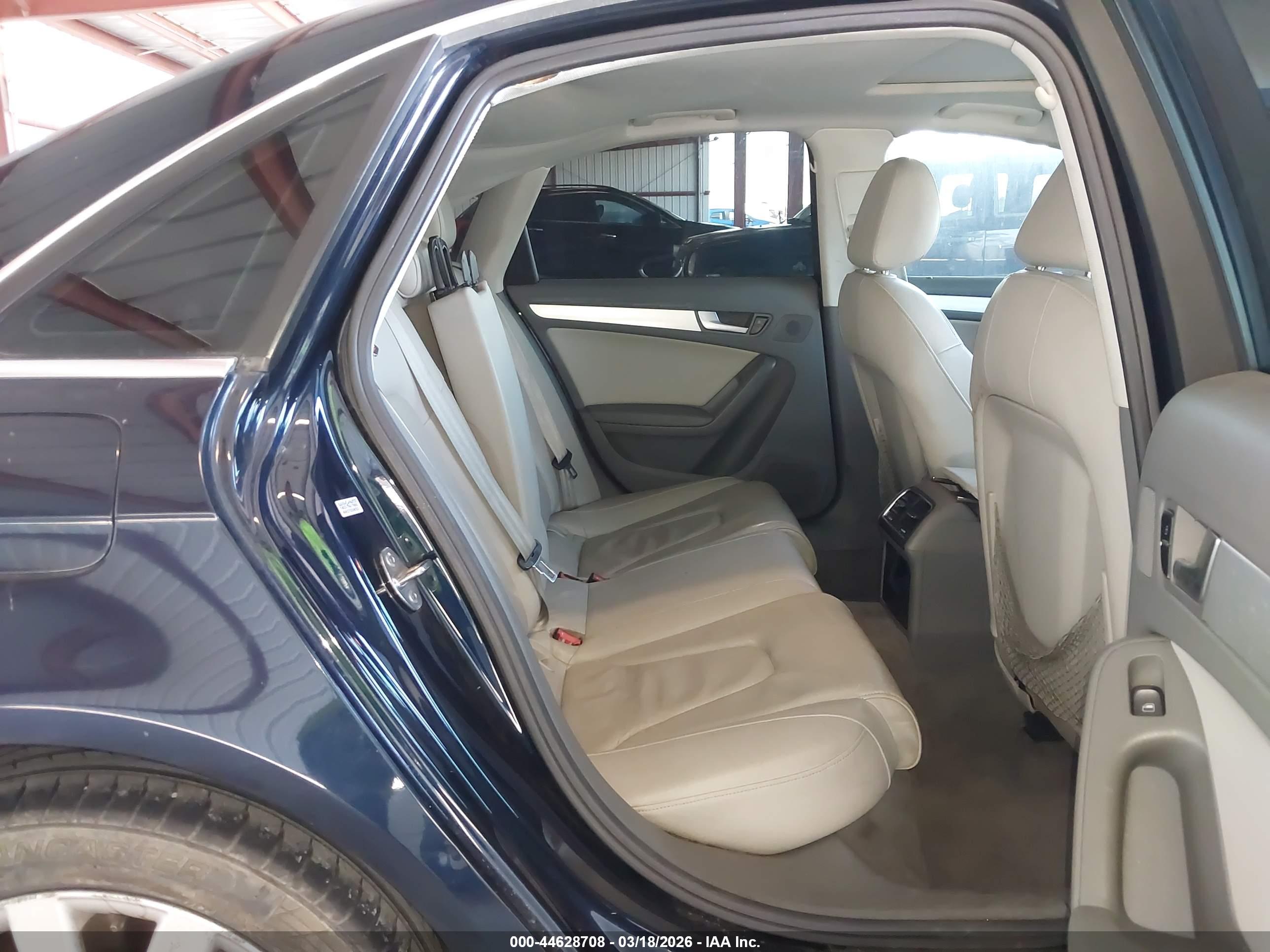 AUDI A4 image 8