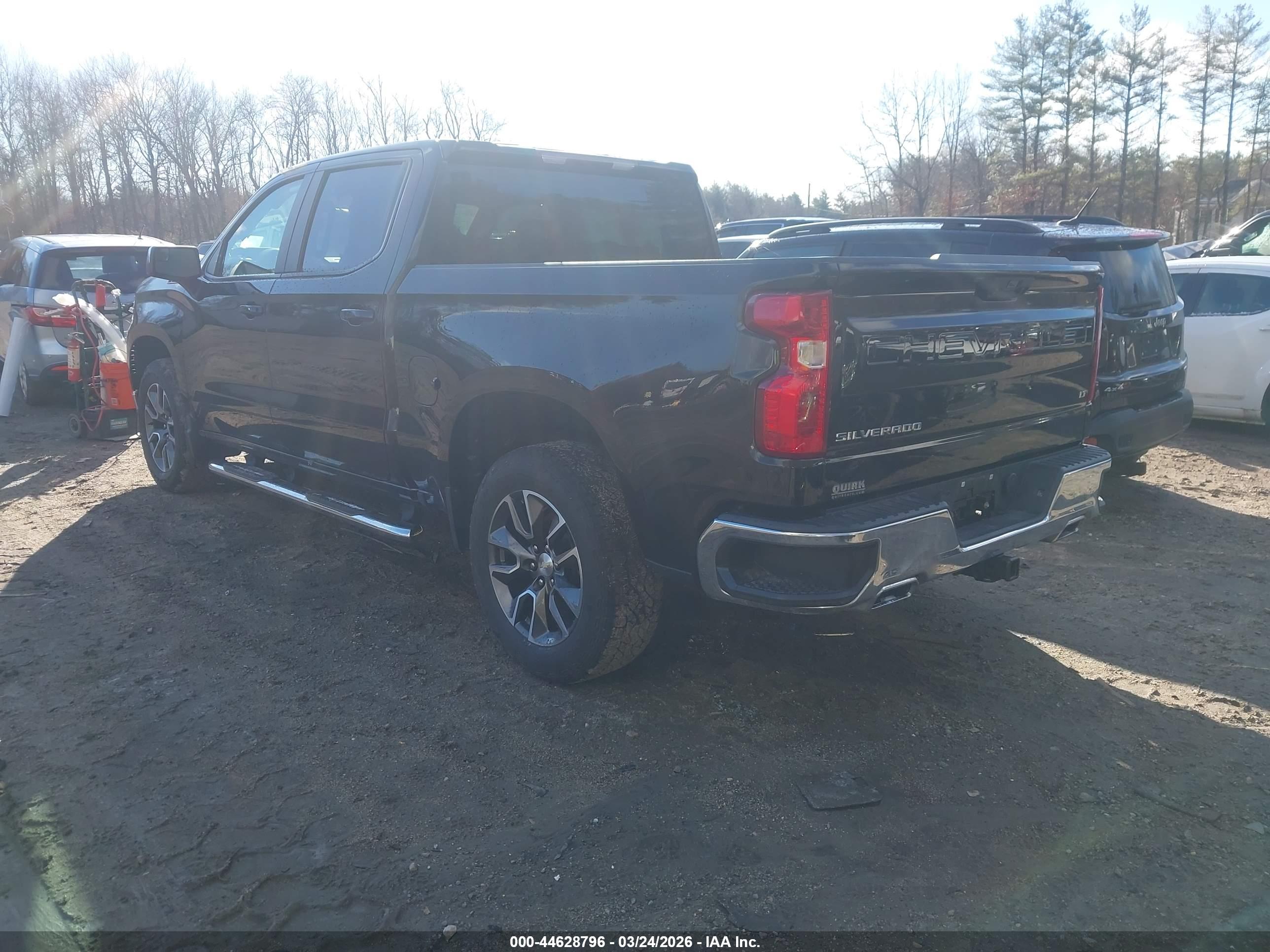 CHEVROLET SILVERADO image 3