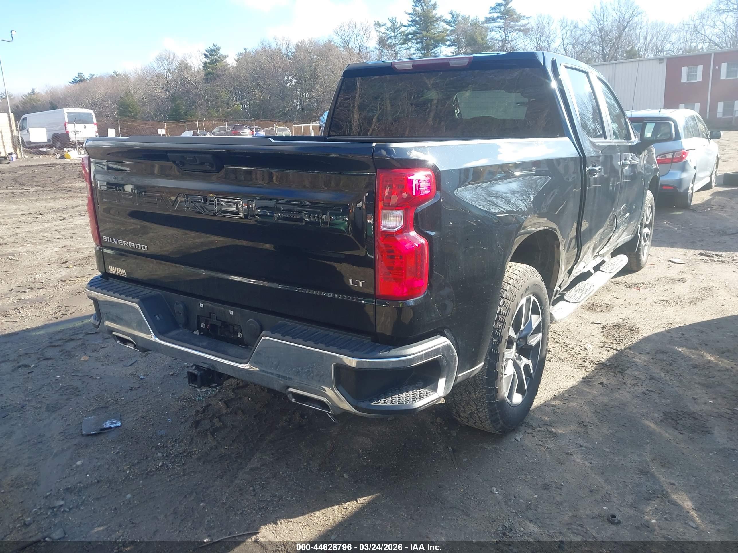 CHEVROLET SILVERADO image 4