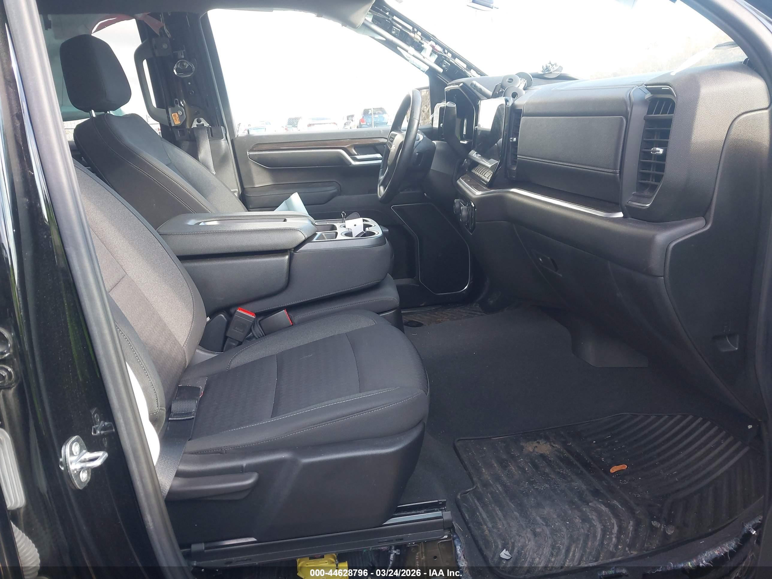 CHEVROLET SILVERADO image 5
