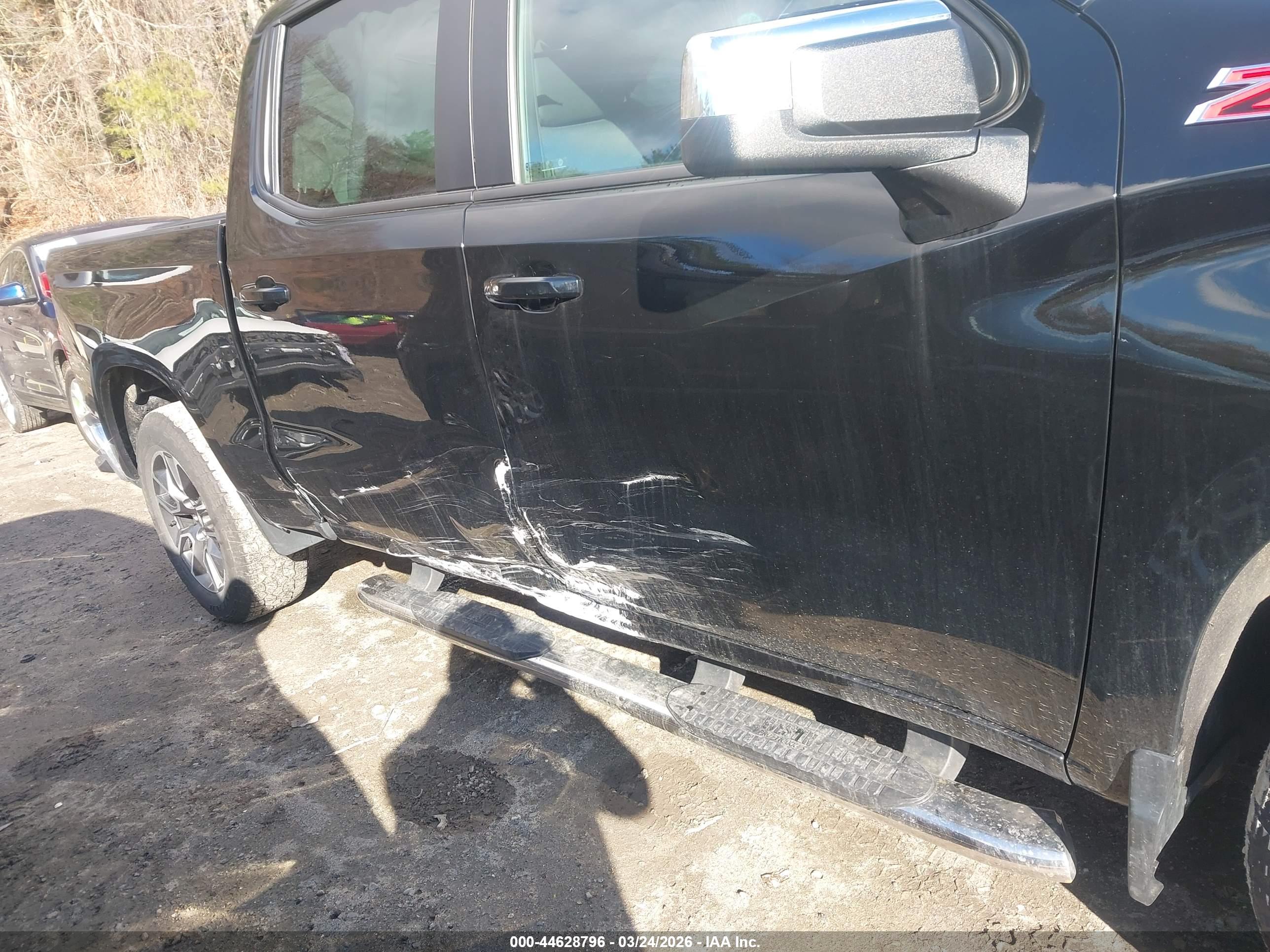 CHEVROLET SILVERADO image 6