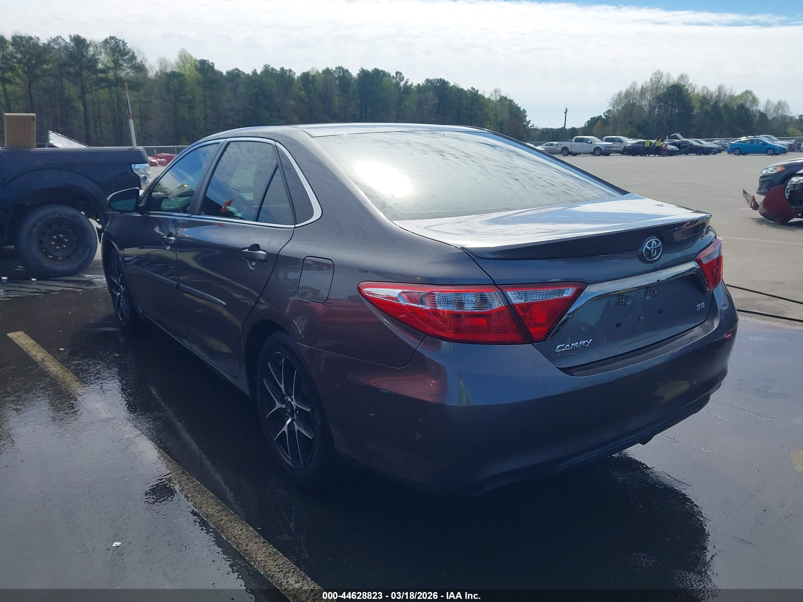 TOYOTA CAMRY image 3