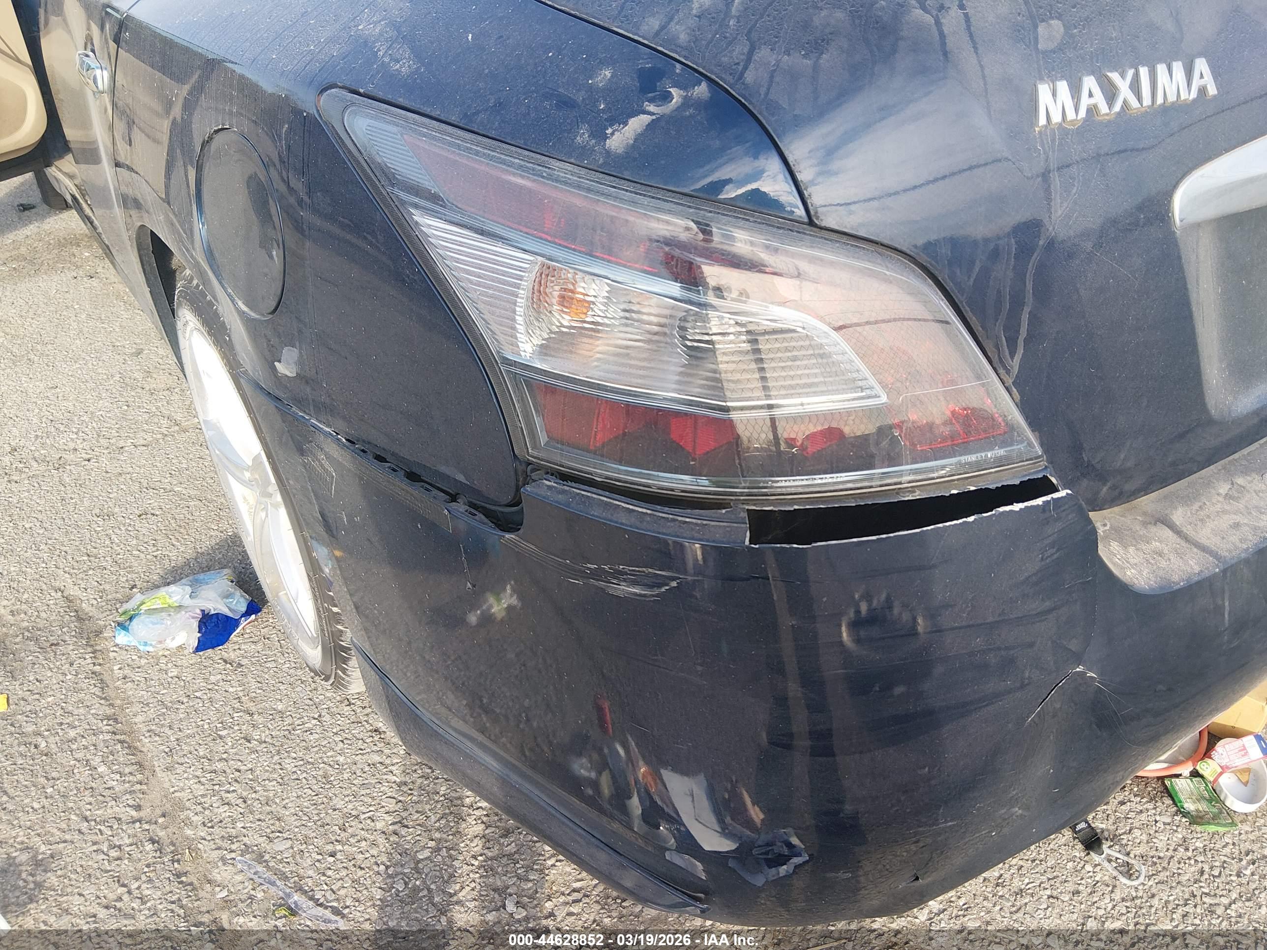 NISSAN MAXIMA image 6