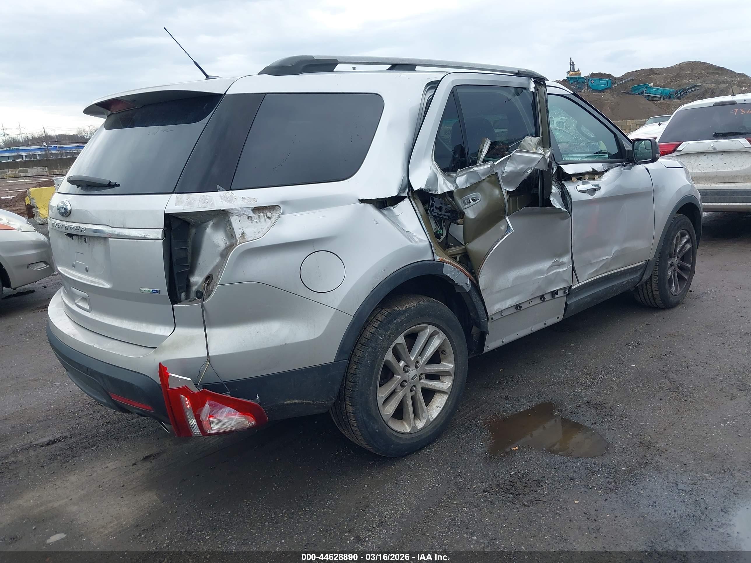 FORD EXPLORER image 4