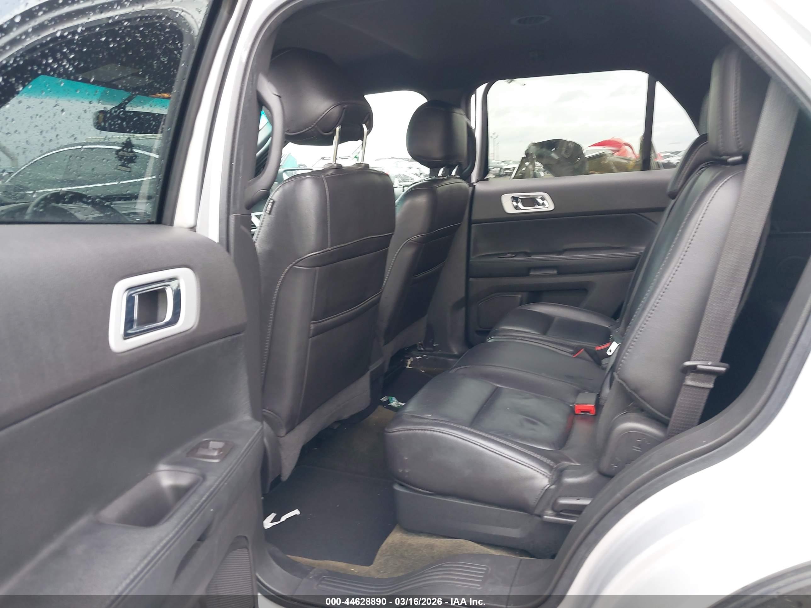 FORD EXPLORER image 8