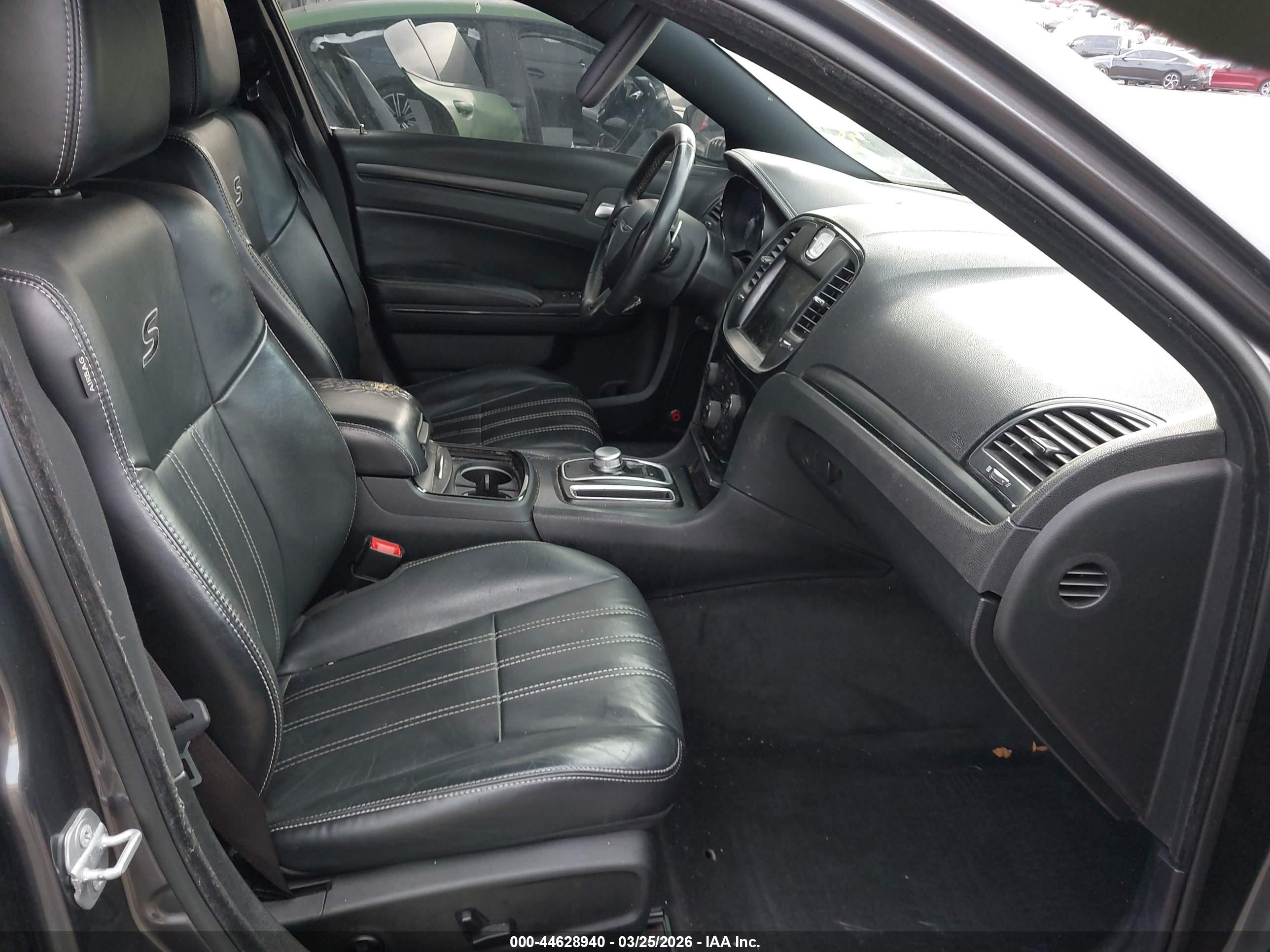 CHRYSLER 300 image 5