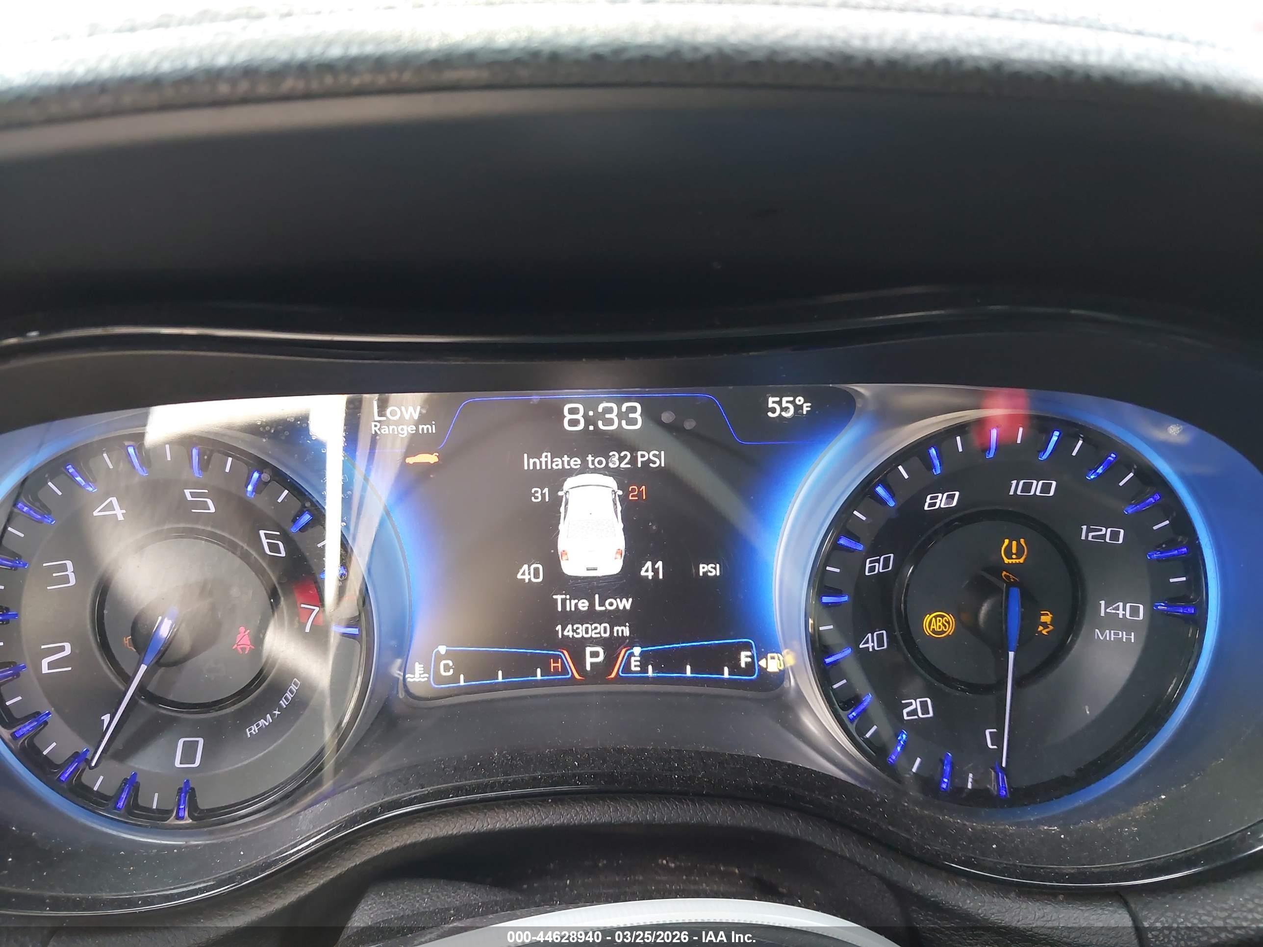 CHRYSLER 300 image 7