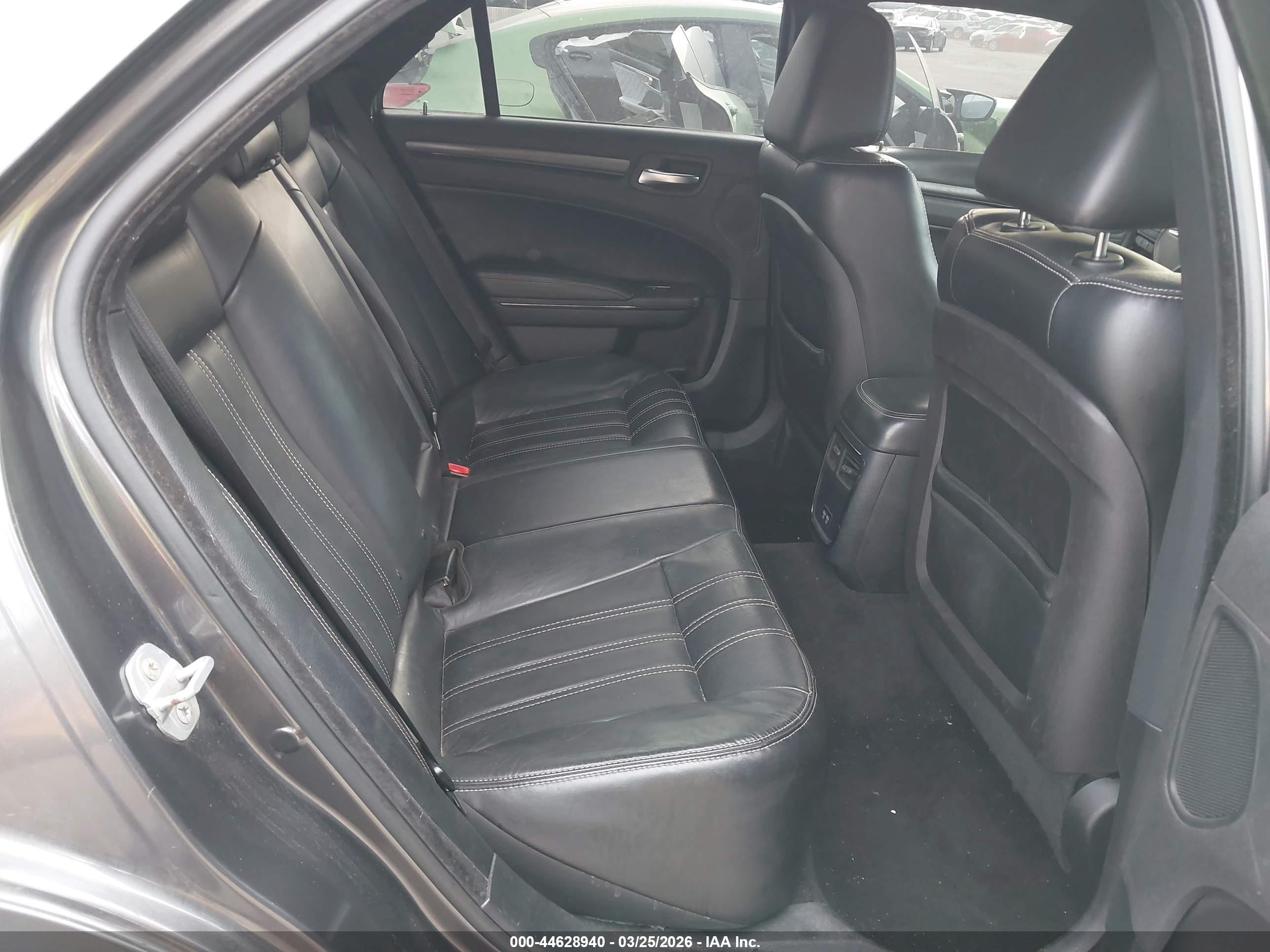CHRYSLER 300 image 8