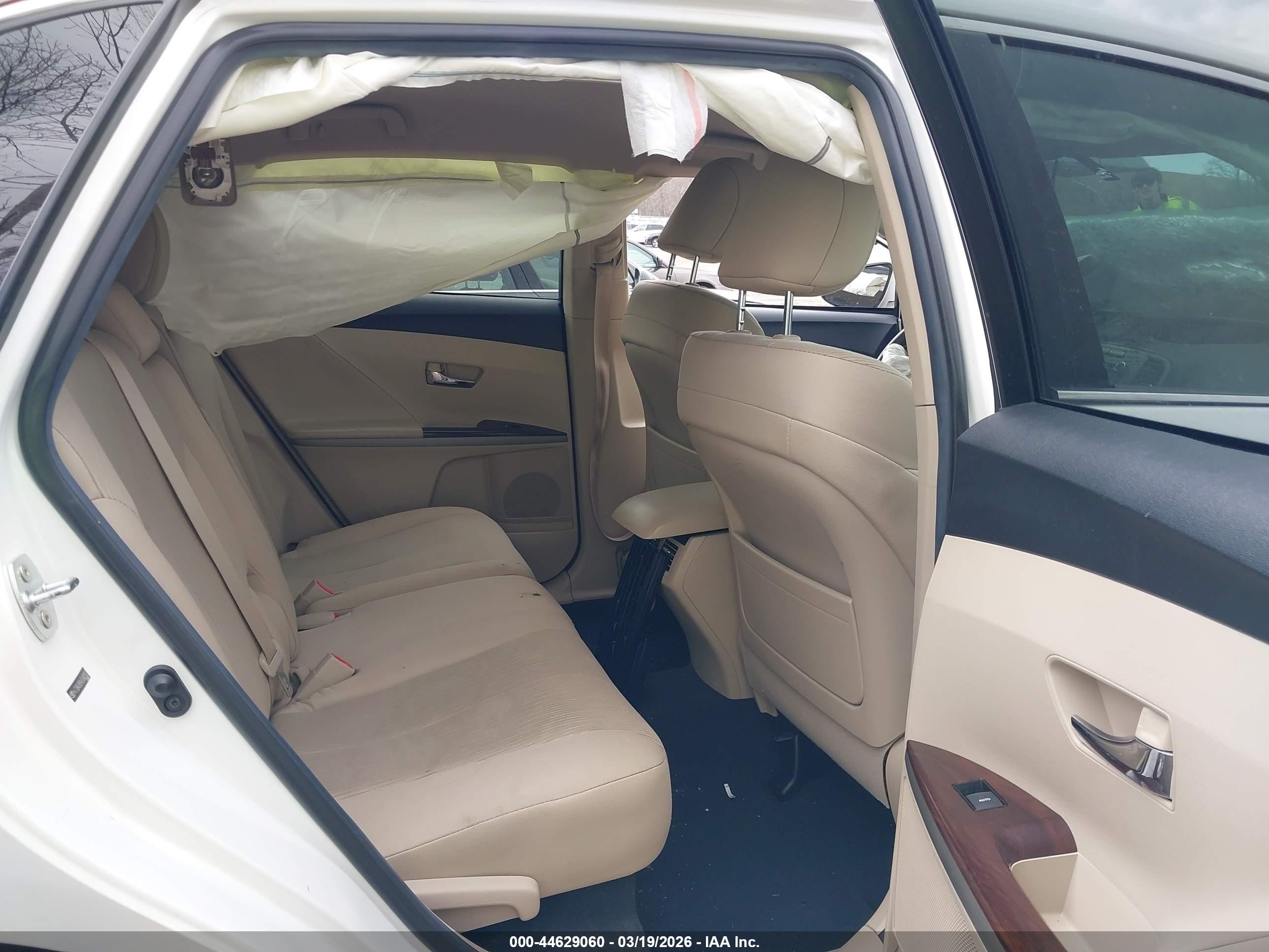 TOYOTA VENZA image 8