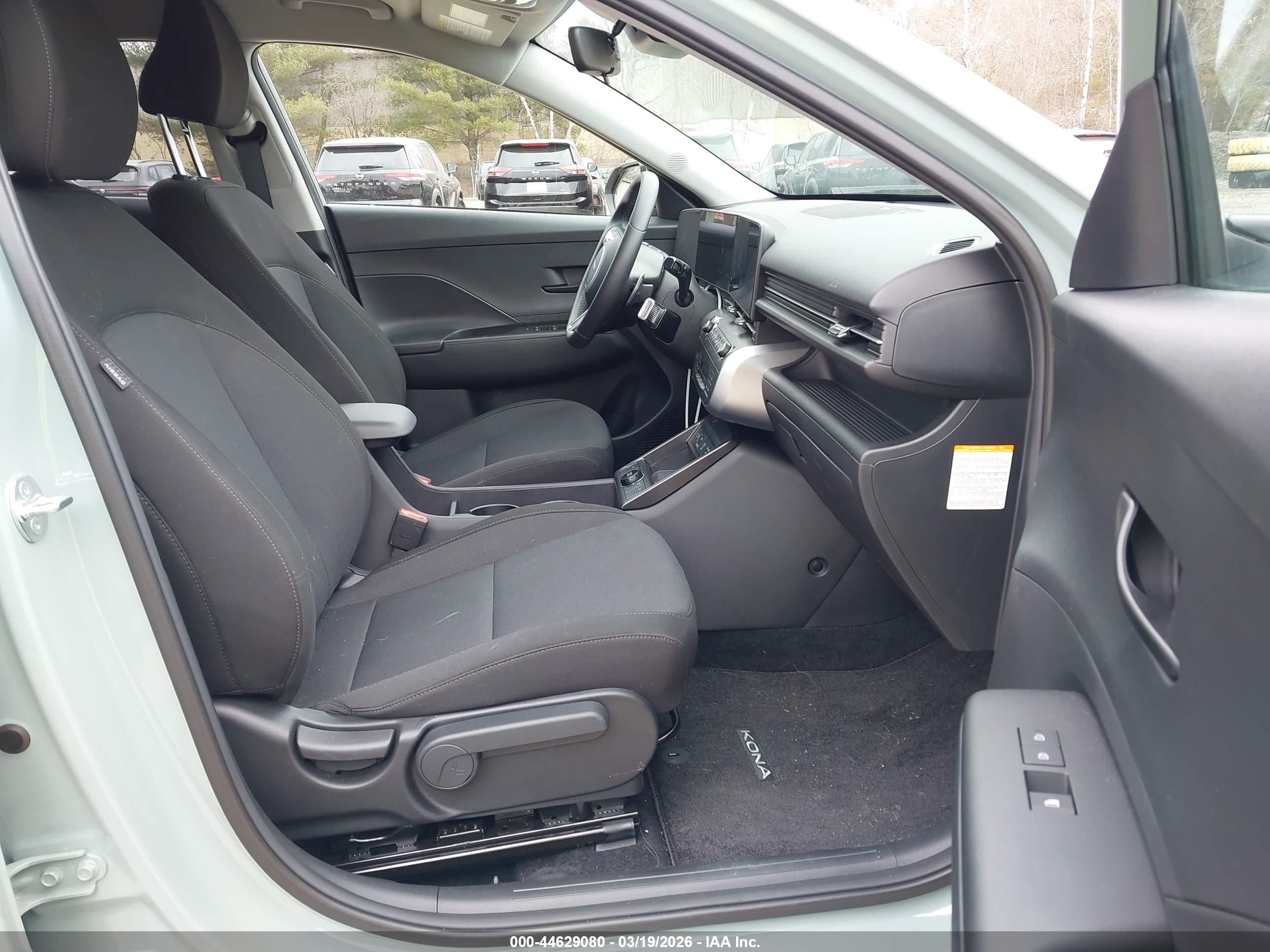 HYUNDAI KONA image 5