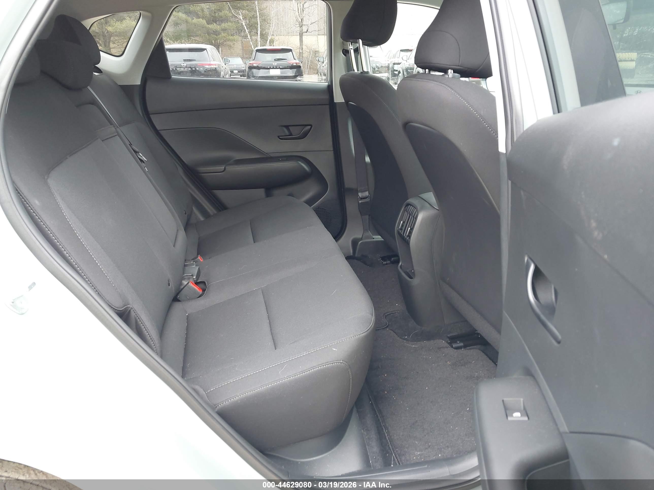 HYUNDAI KONA image 8