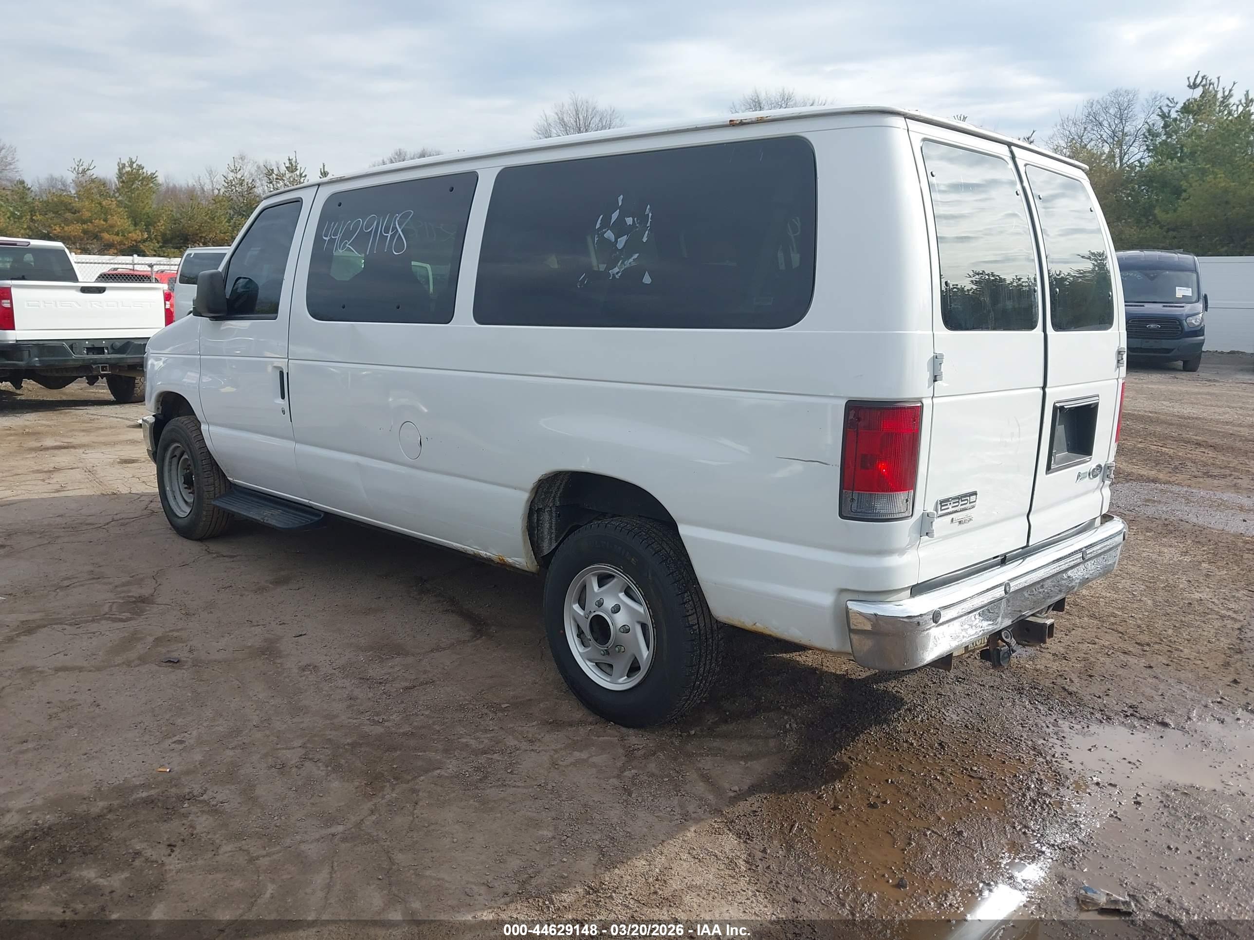 FORD E-350 image 3