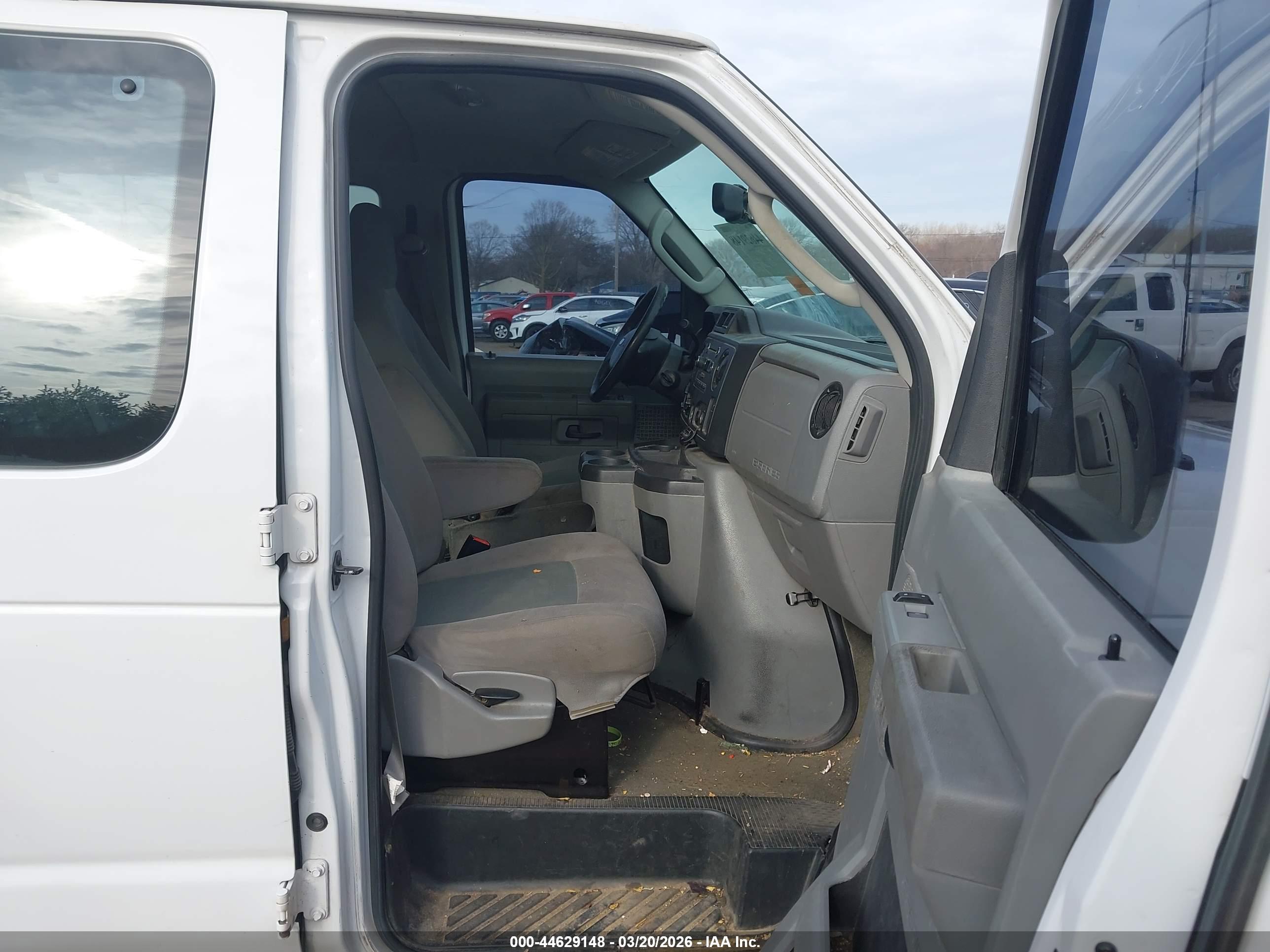 FORD E-350 image 7