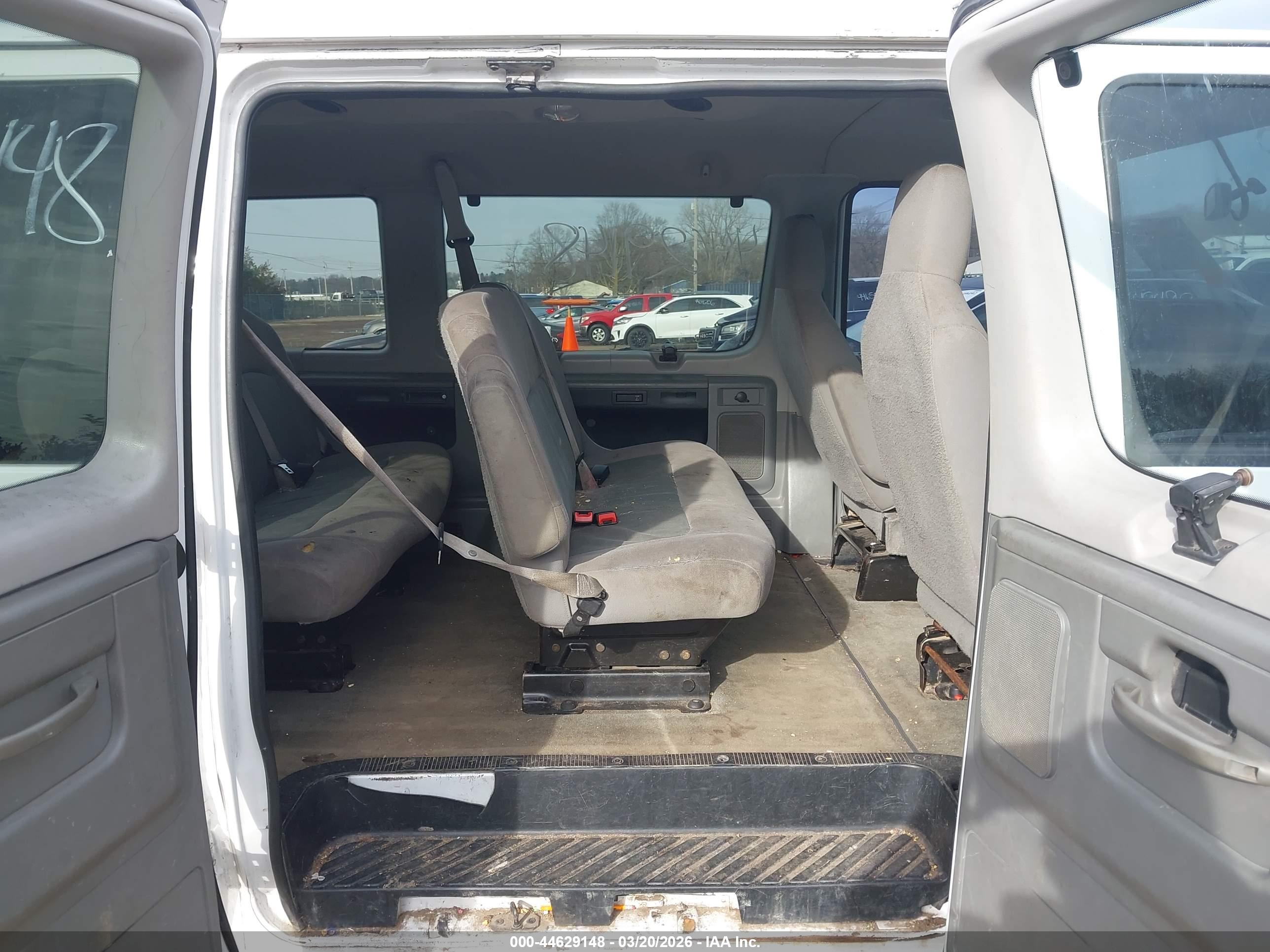 FORD E-350 image 8