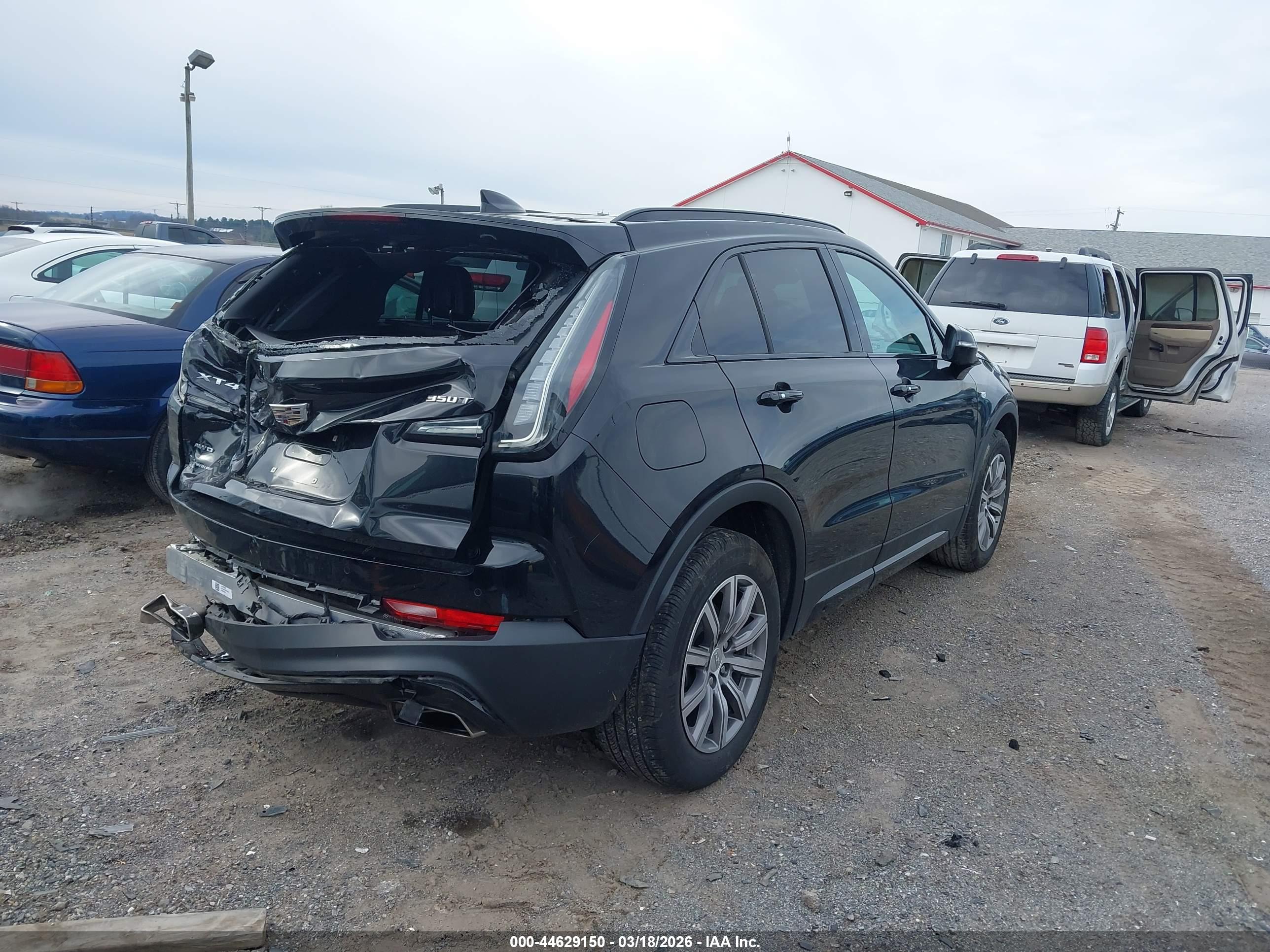 CADILLAC XT4 image 4
