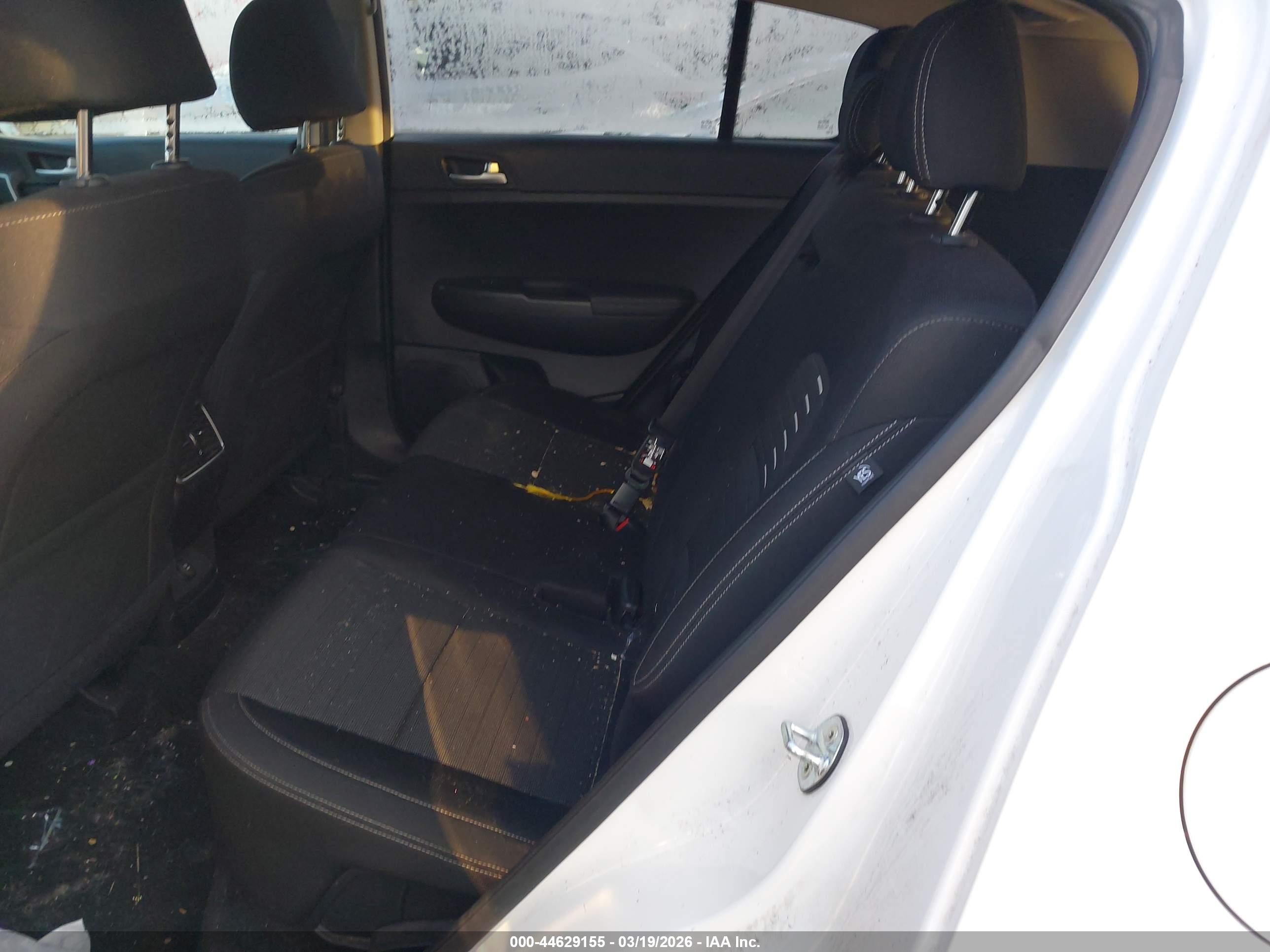 KIA SPORTAGE image 8