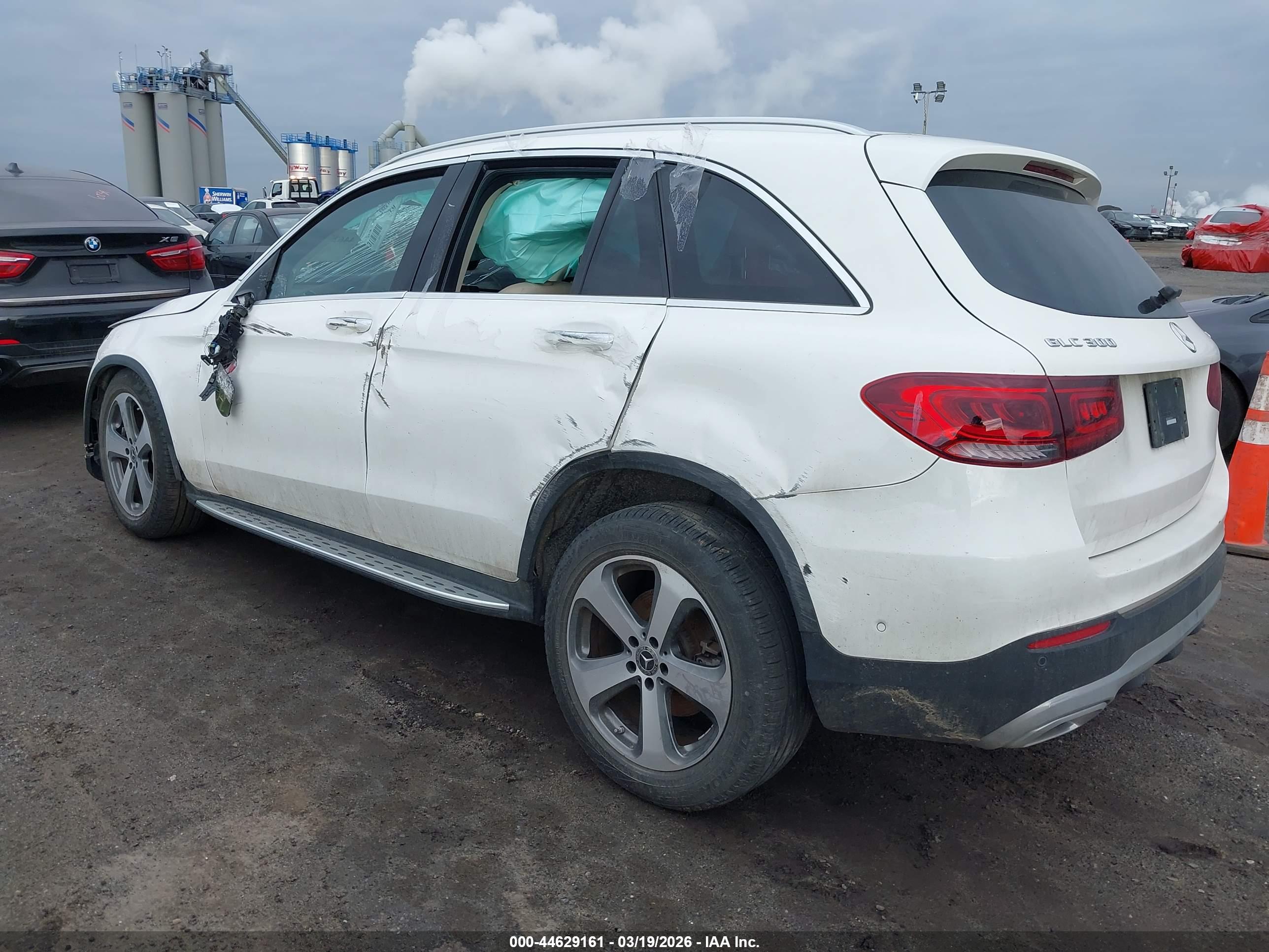 MERCEDES-BENZ GLC image 3