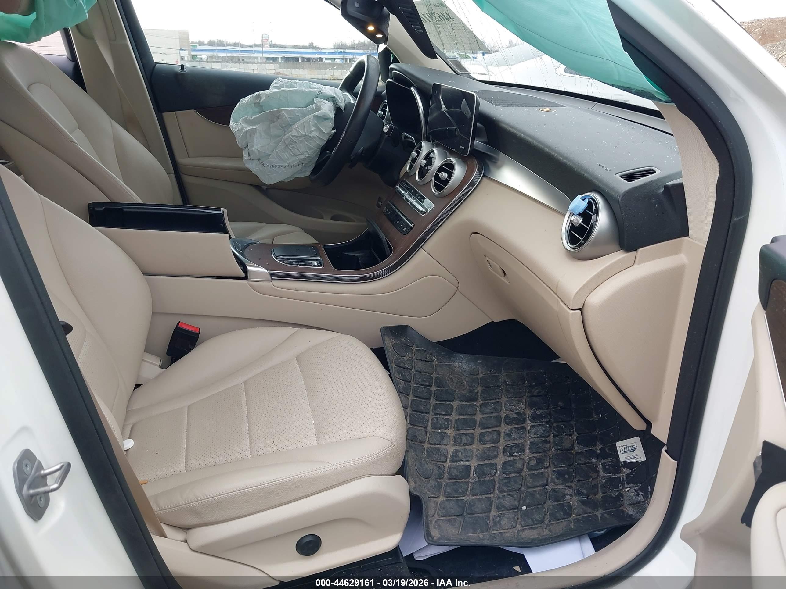 MERCEDES-BENZ GLC image 5