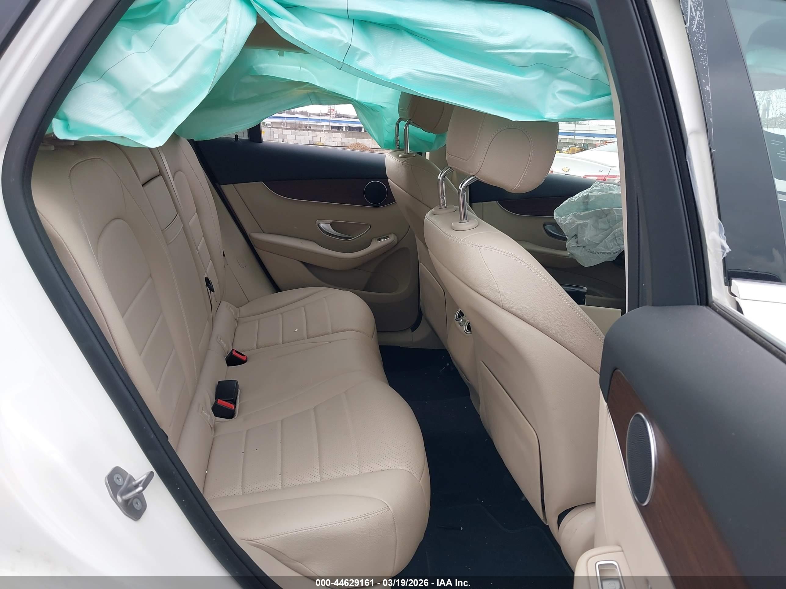 MERCEDES-BENZ GLC image 8