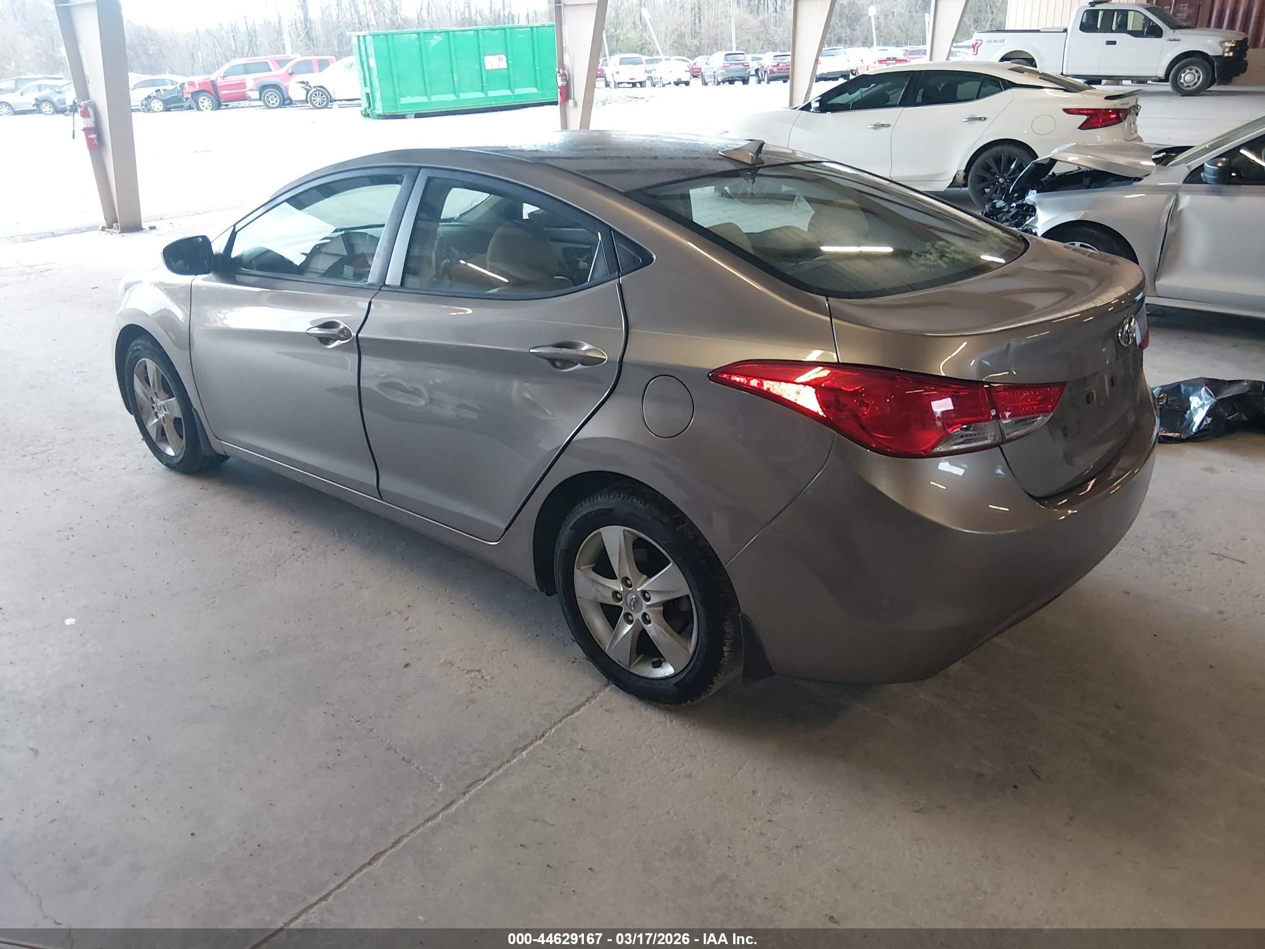 HYUNDAI ELANTRA image 3
