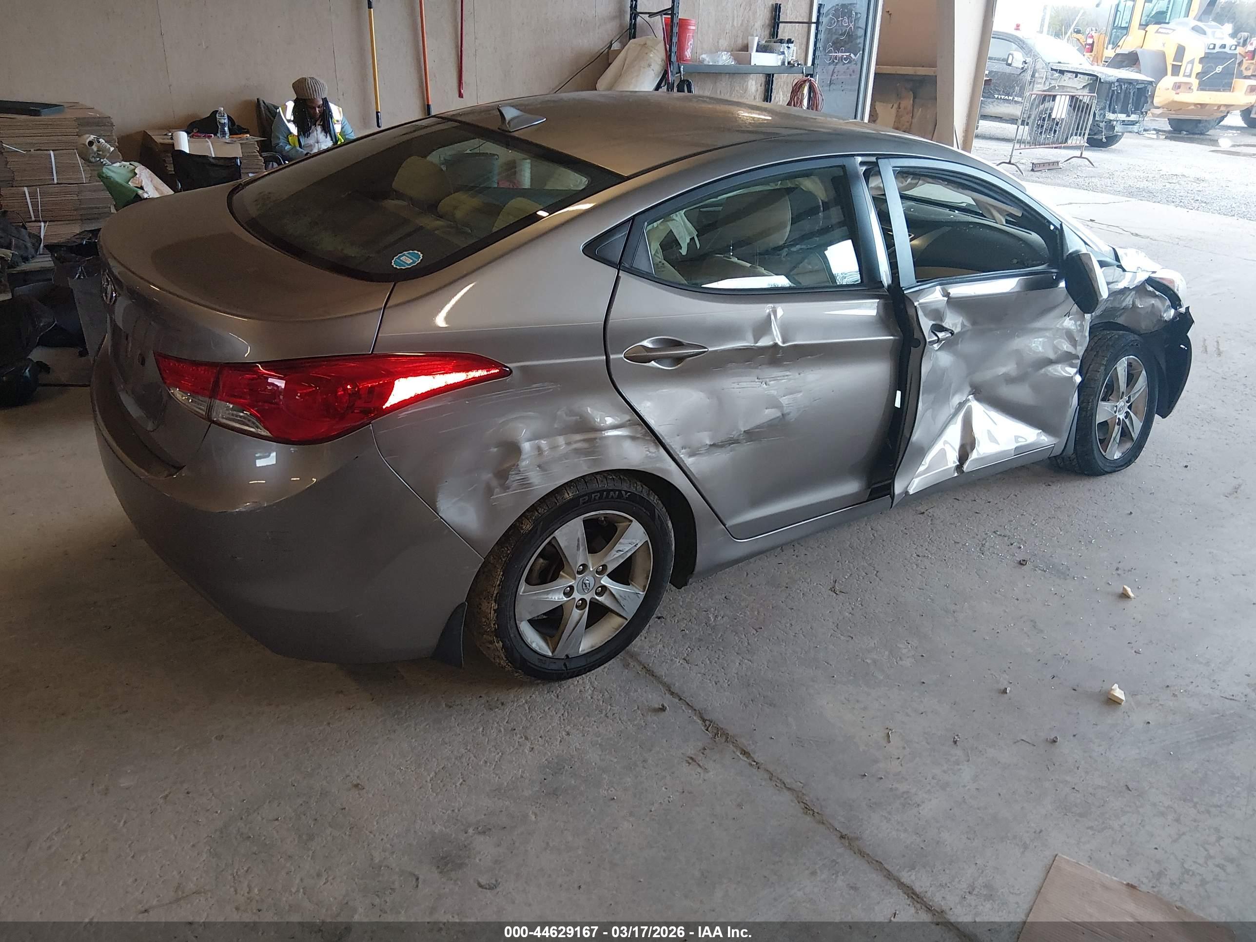 HYUNDAI ELANTRA image 4