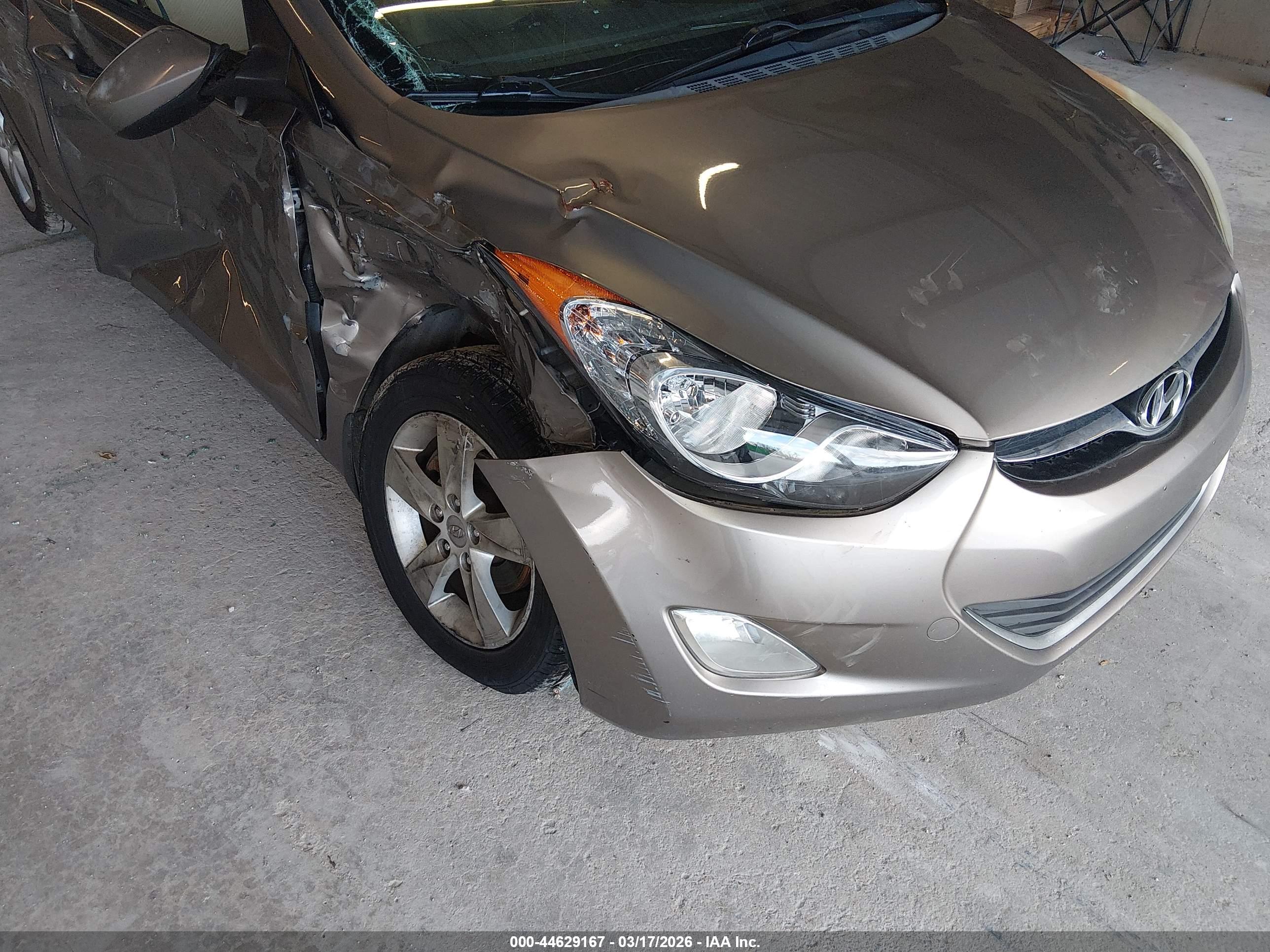 HYUNDAI ELANTRA image 6