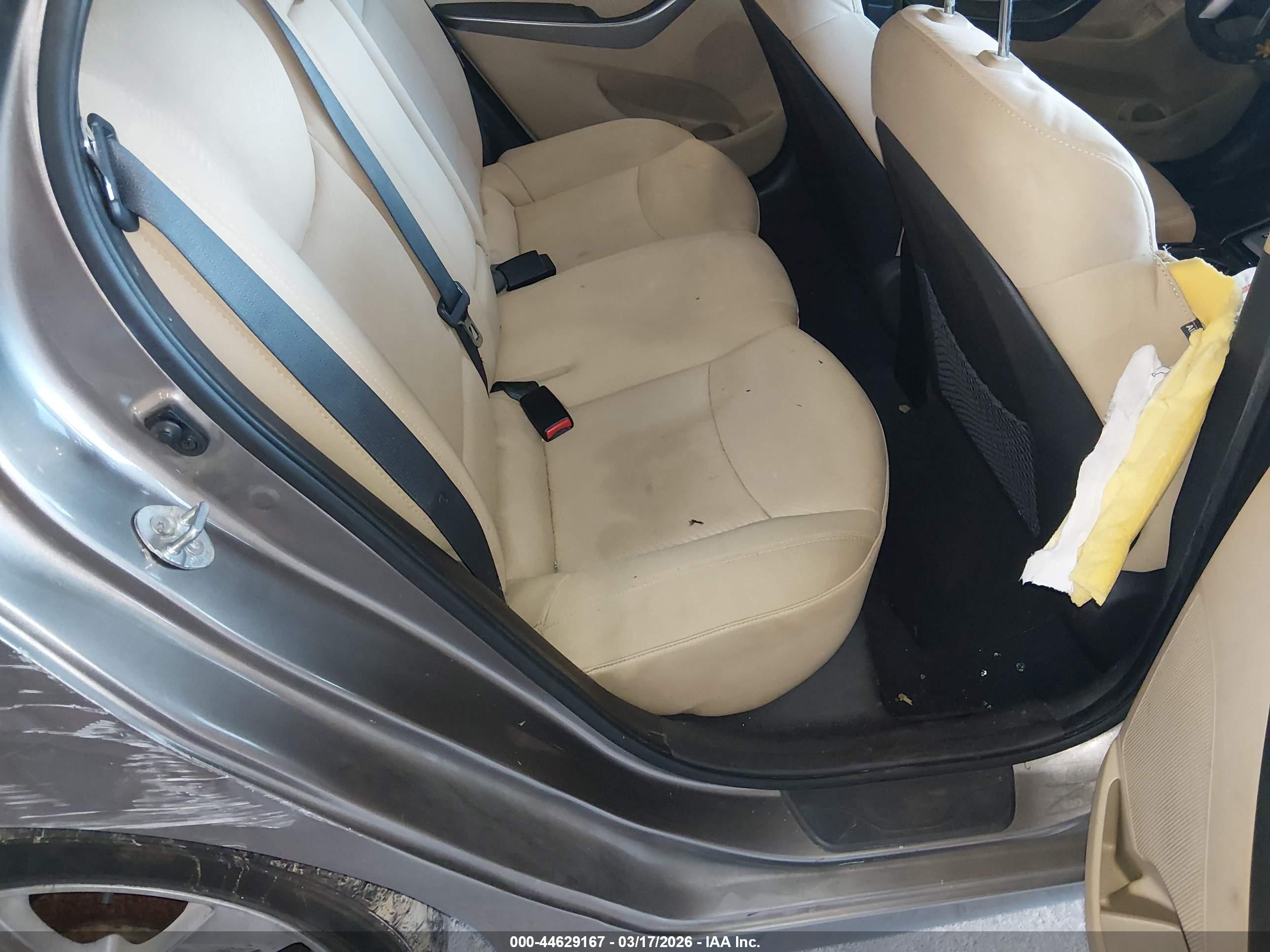 HYUNDAI ELANTRA image 8