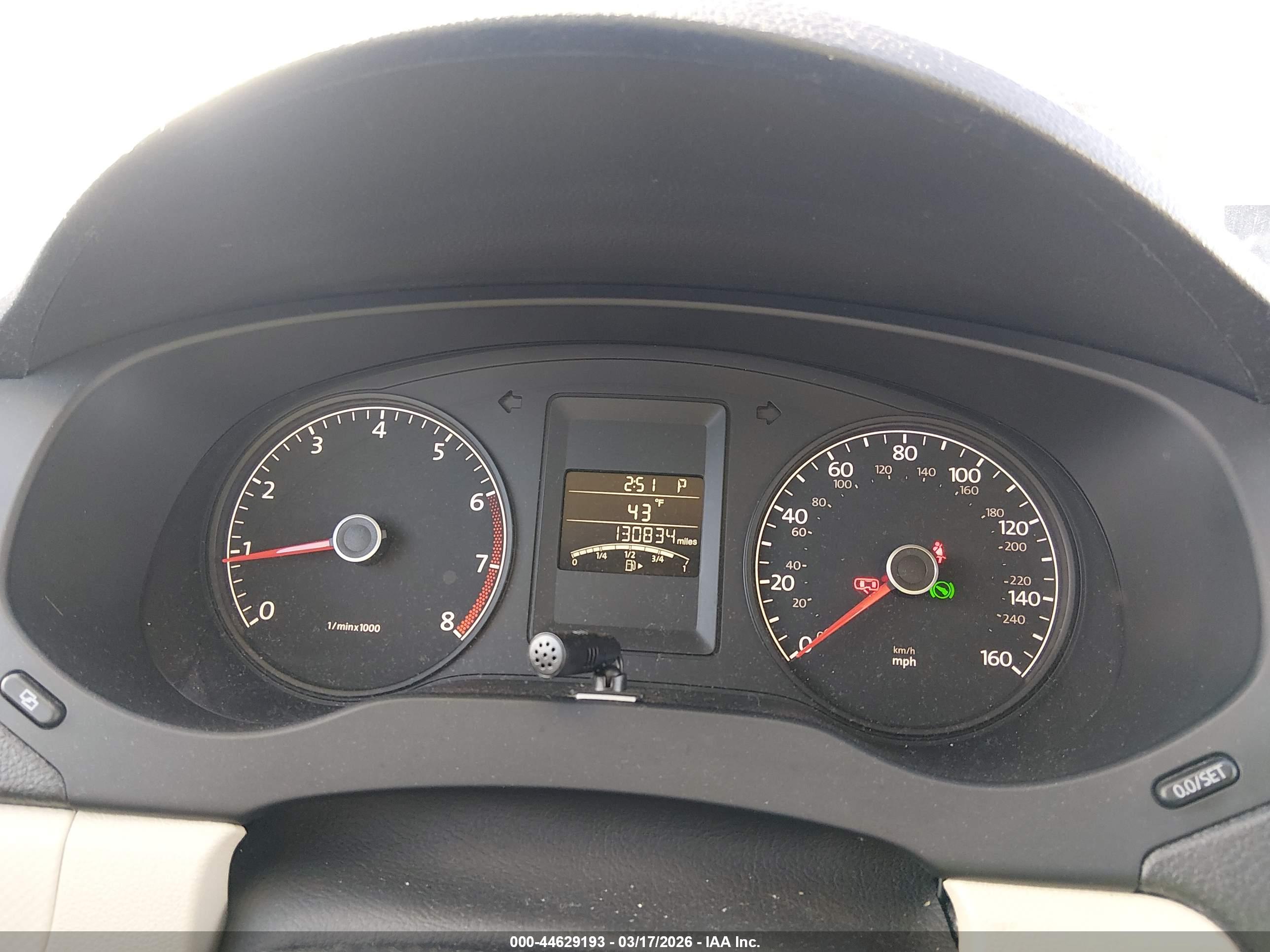 VOLKSWAGEN JETTA image 7