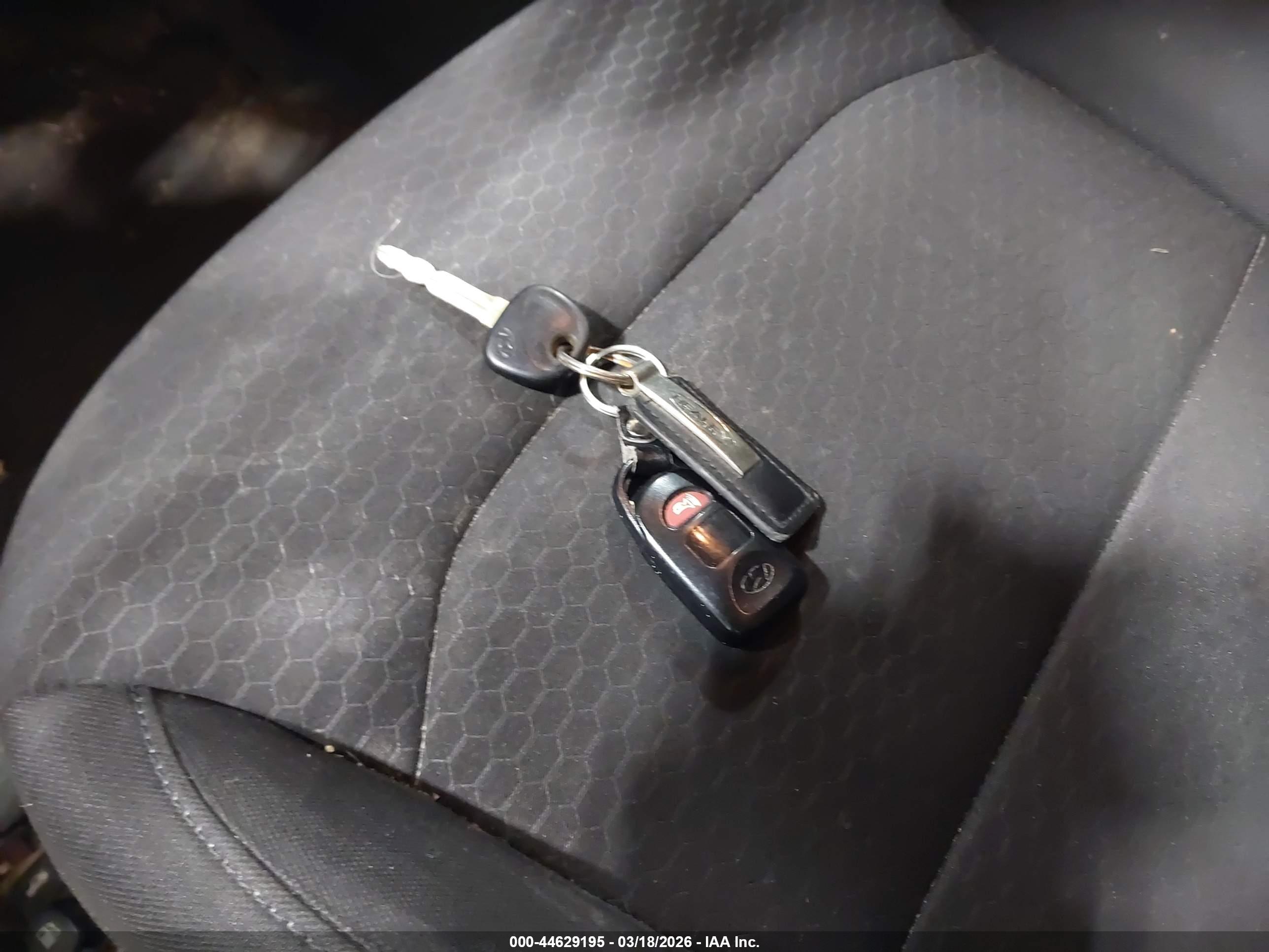 HYUNDAI ELANTRA image 11
