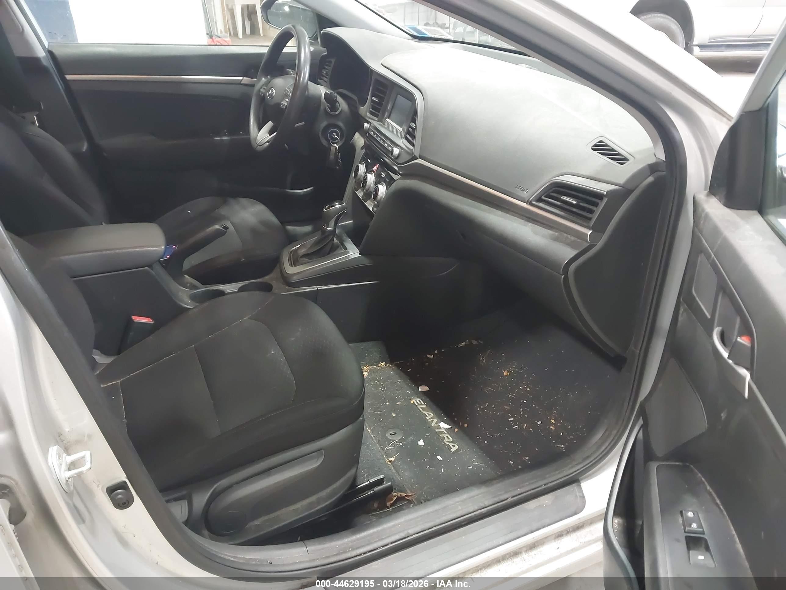 HYUNDAI ELANTRA image 5